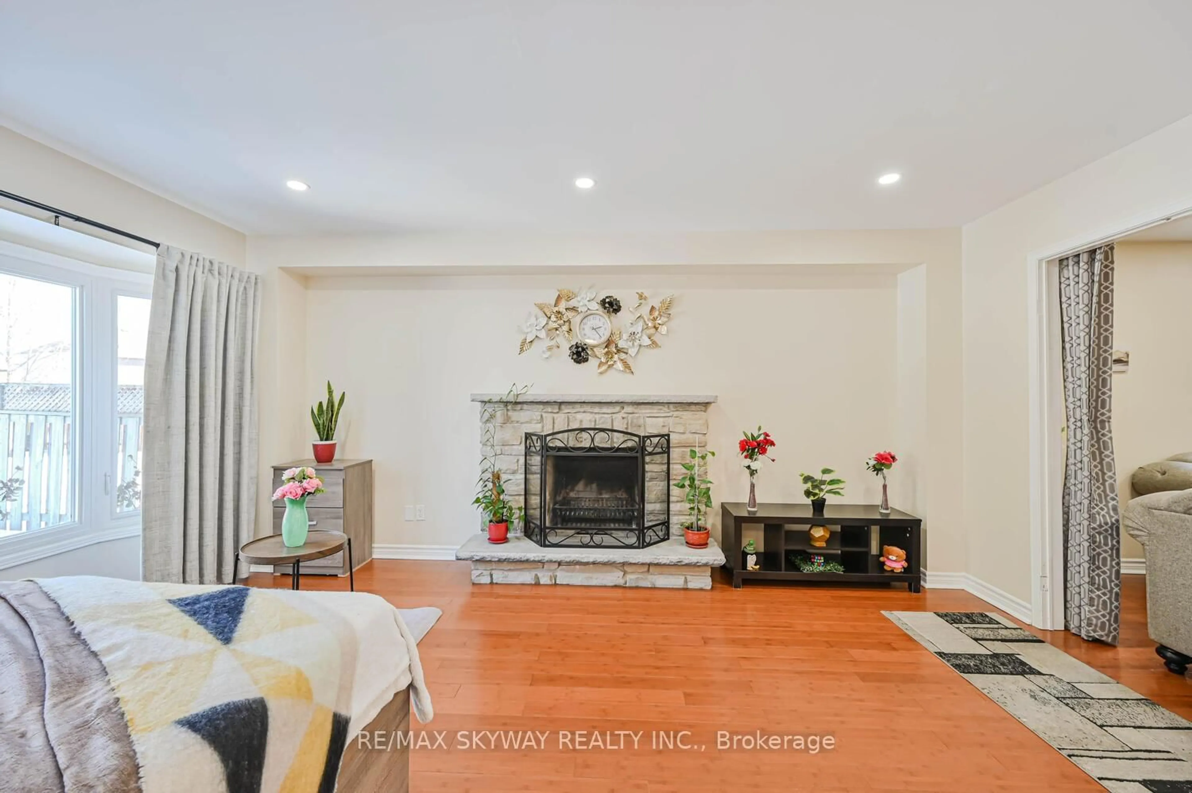 Living room with furniture, ceramic/tile floor for 117 Richvale Dr, Brampton Ontario L6Z 4G4