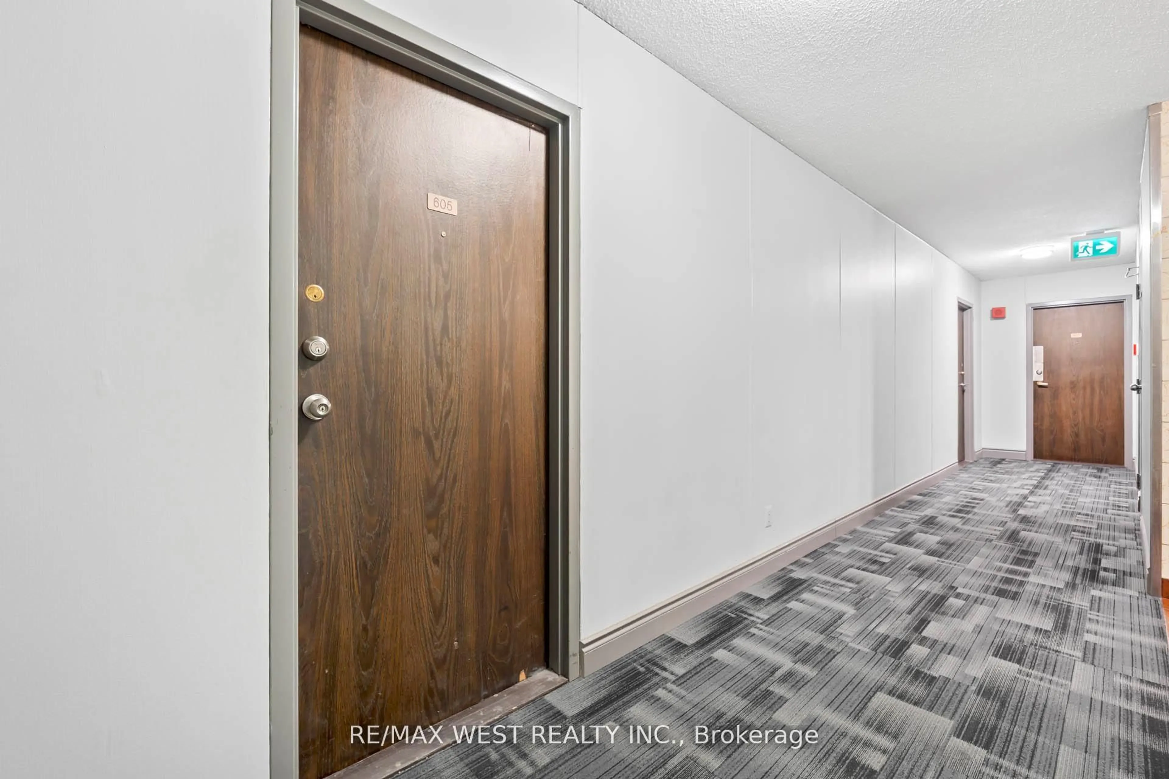 Indoor entryway for 380 Dixon Rd #605, Toronto Ontario M9R 1T3