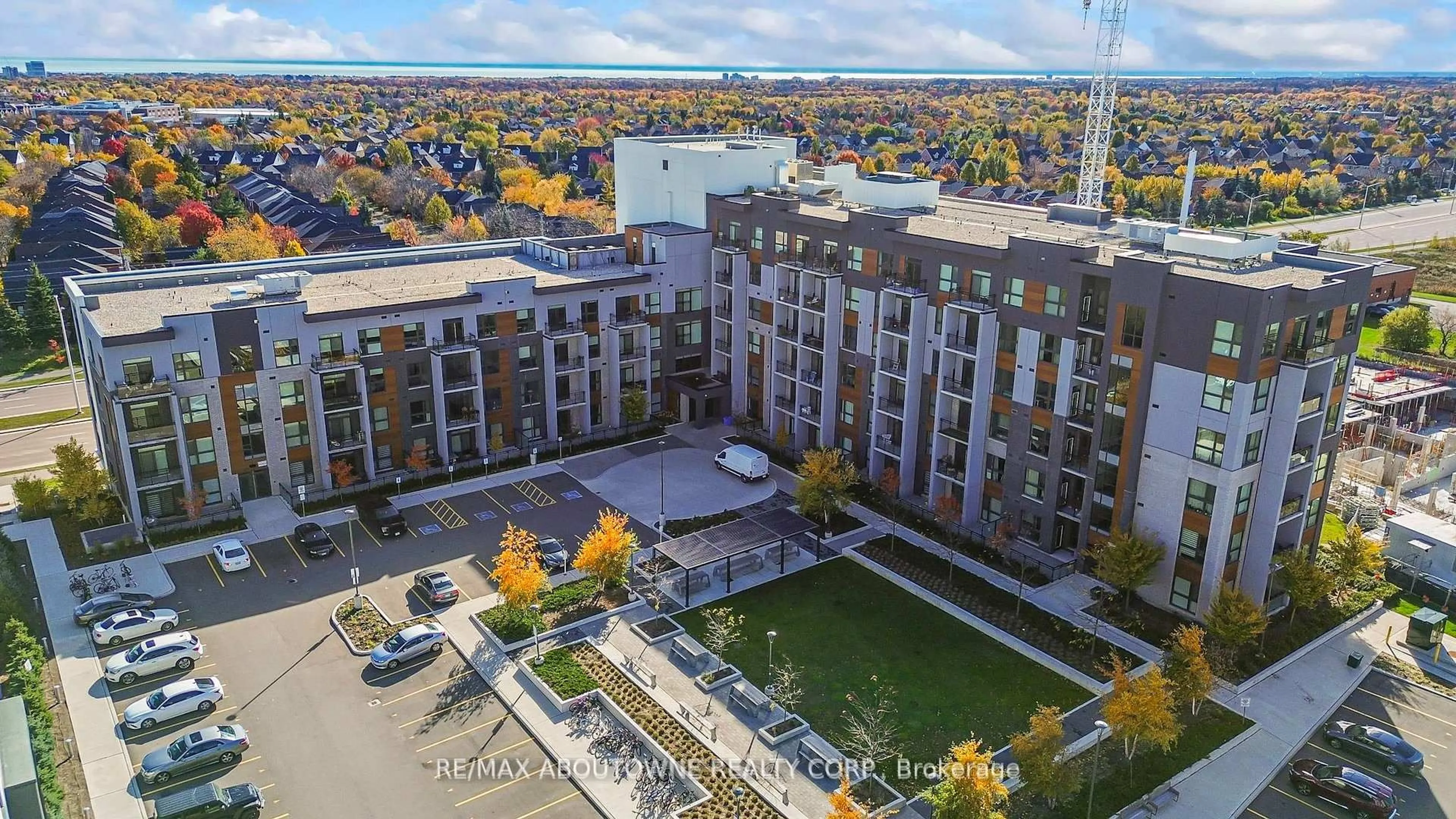 A pic from outside/outdoor area/front of a property/back of a property/a pic from drone, city buildings view from balcony for 95 Dundas St #004, Oakville Ontario L6M 5N4