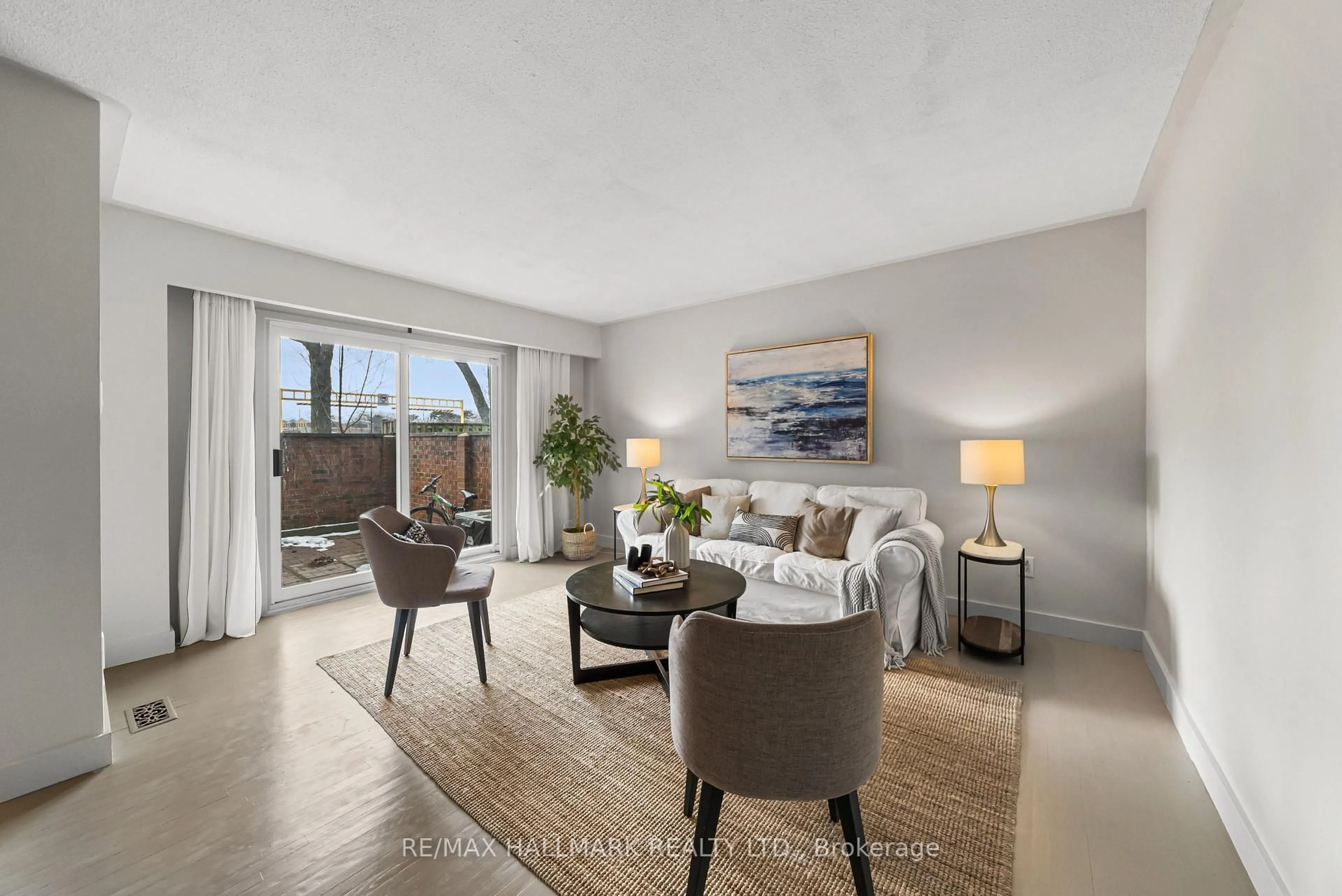 Living room with furniture, unknown for 619 Timber Lane, Burlington Ontario L7L 4B1