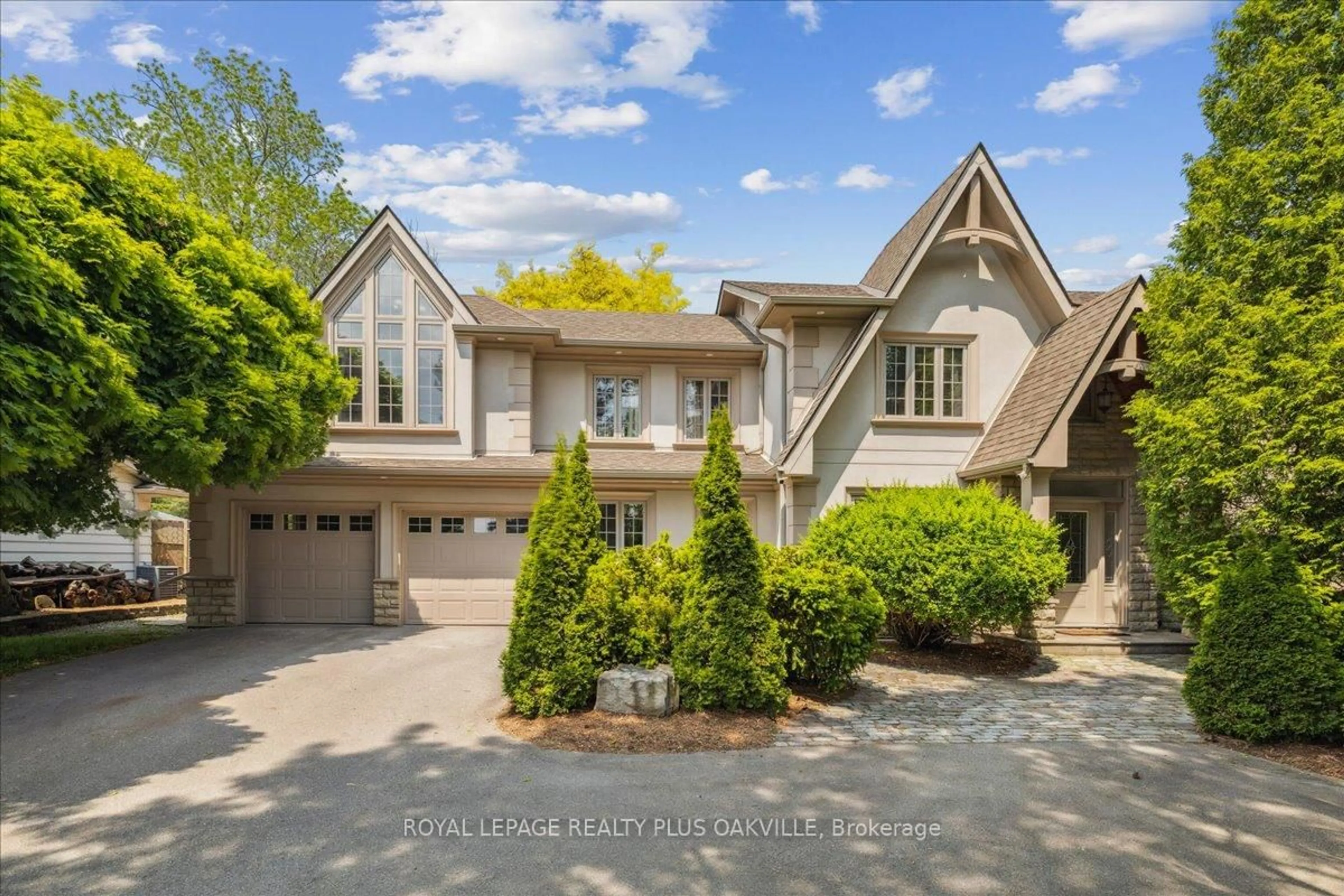 Home with brick exterior material, unknown for 621 North Shore Blvd, Burlington Ontario L7T 1X4