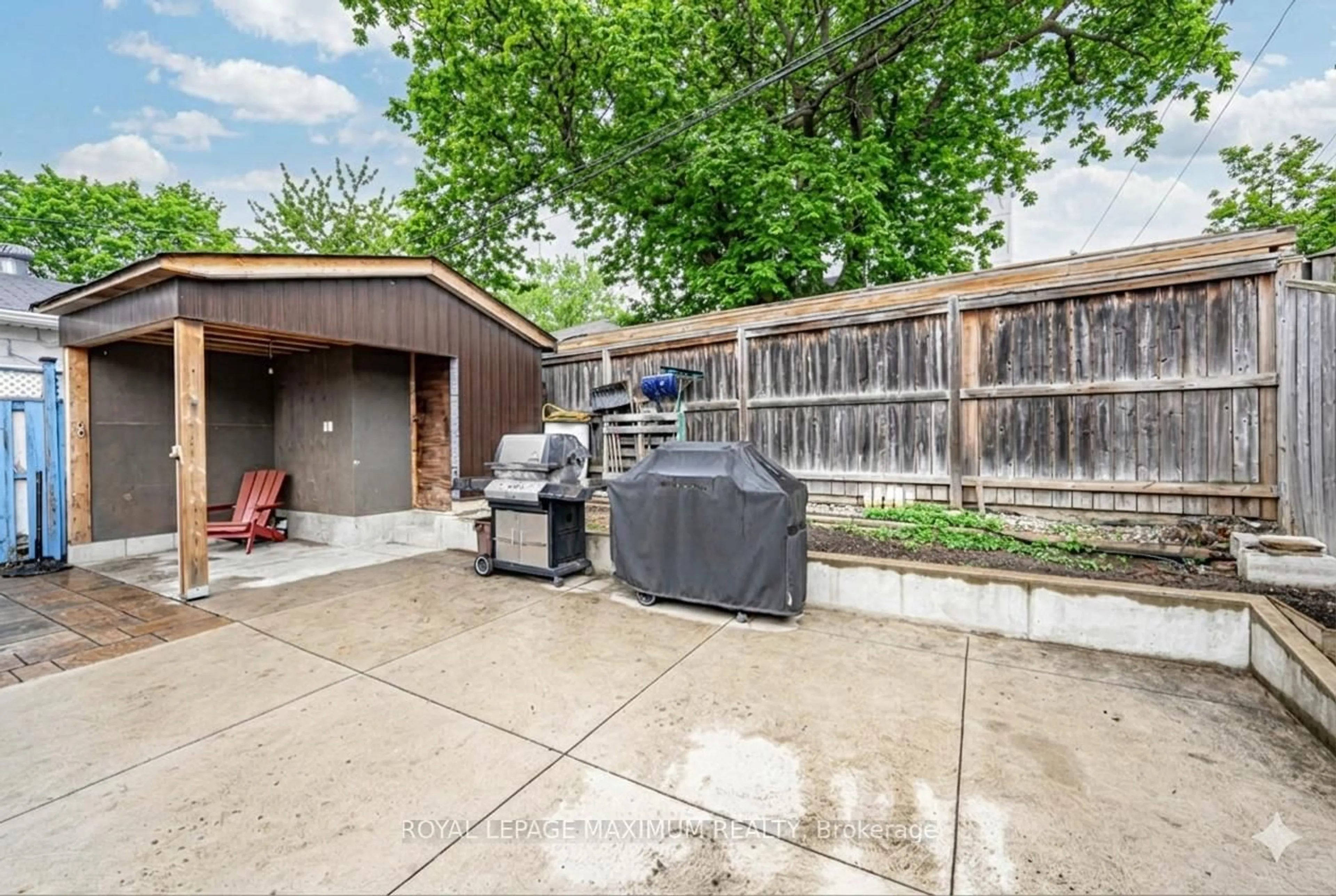 Patio, street for 2113 Keele St, Toronto Ontario M6M 3Z3