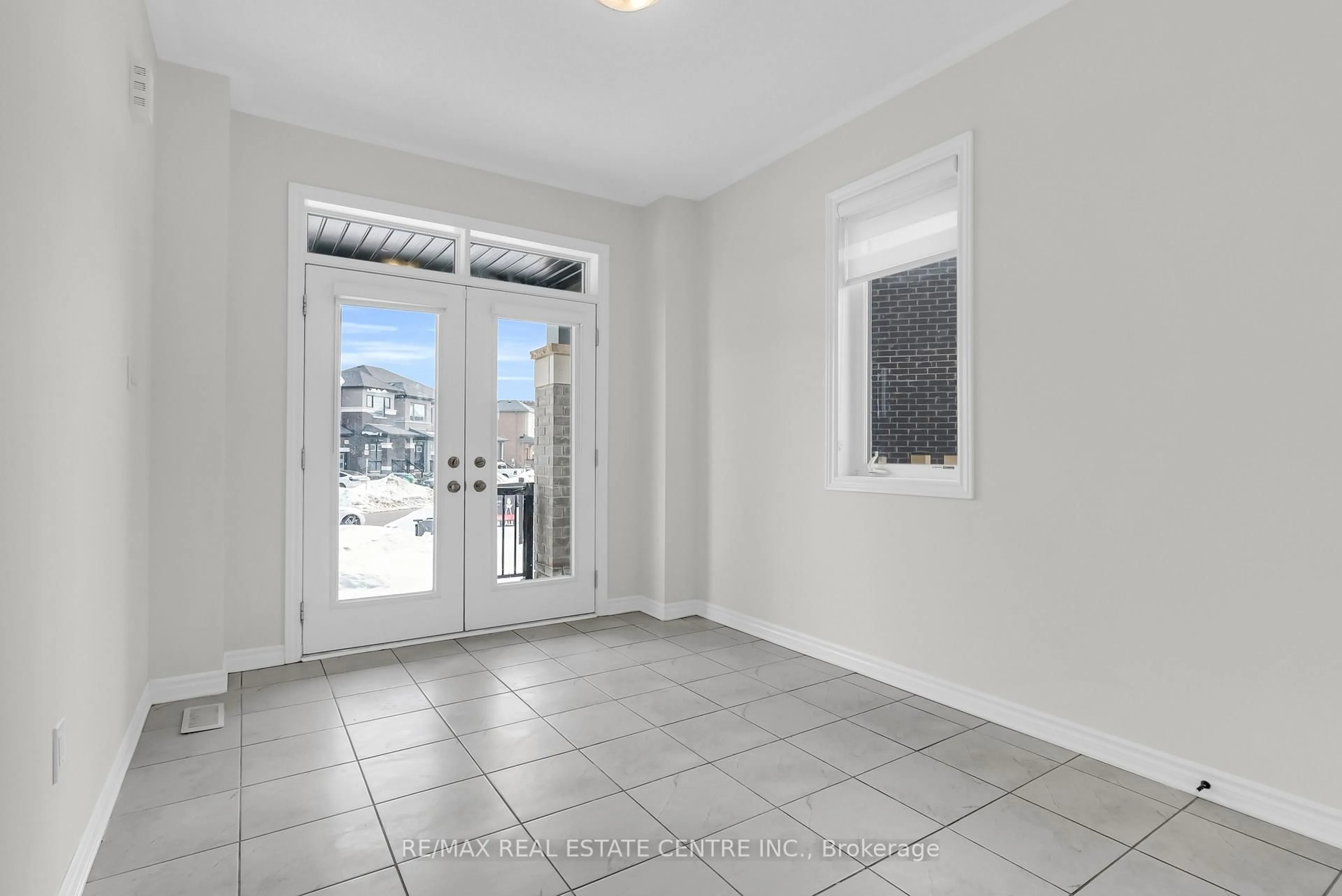 Indoor entryway for 22 Spinland St, Caledon Ontario L7C 4K4