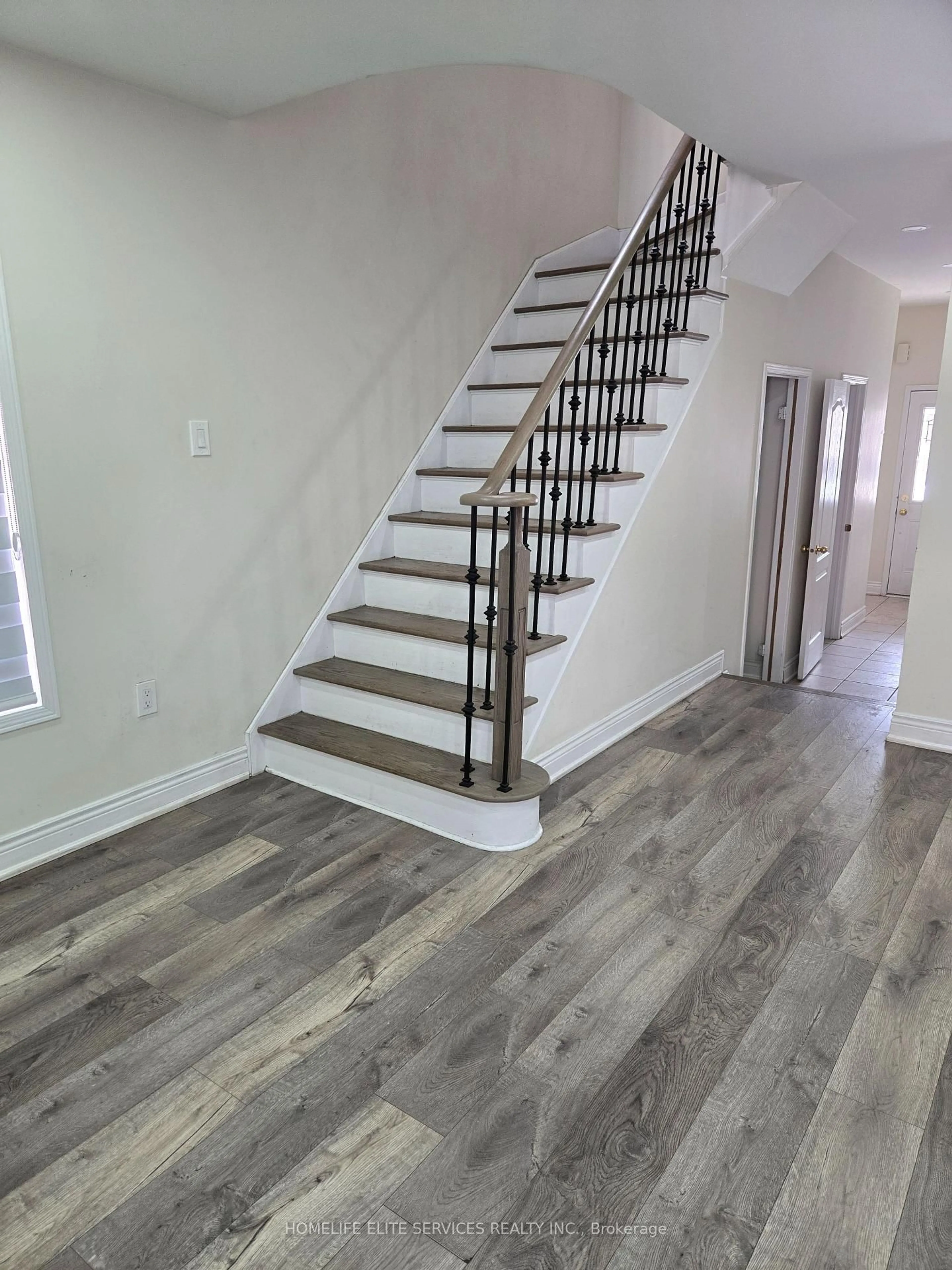 Unknown for 110 Crystalview Cres, Brampton Ontario L6P 2S2