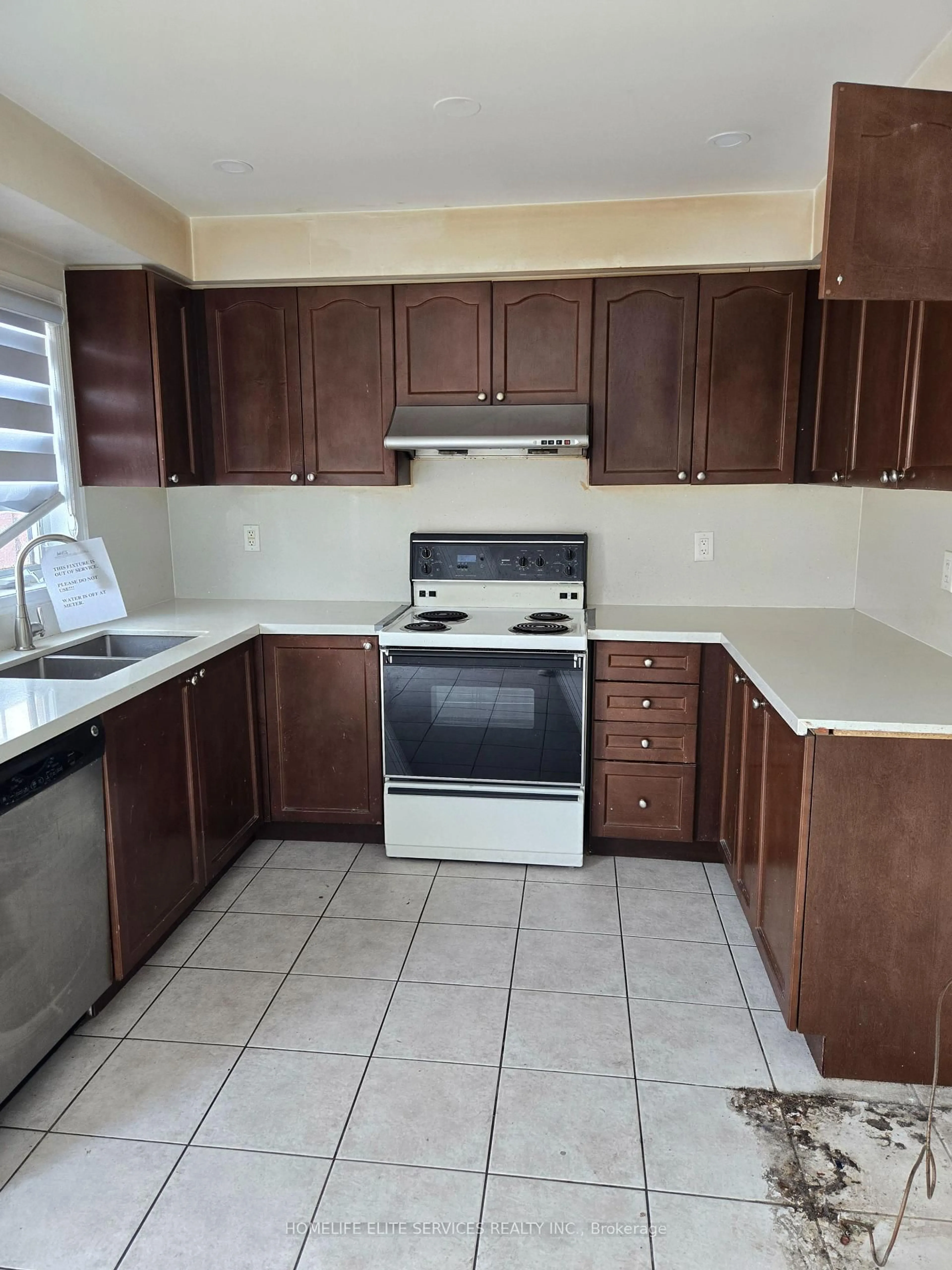 Standard kitchen, ceramic/tile floor for 110 Crystalview Cres, Brampton Ontario L6P 2S2