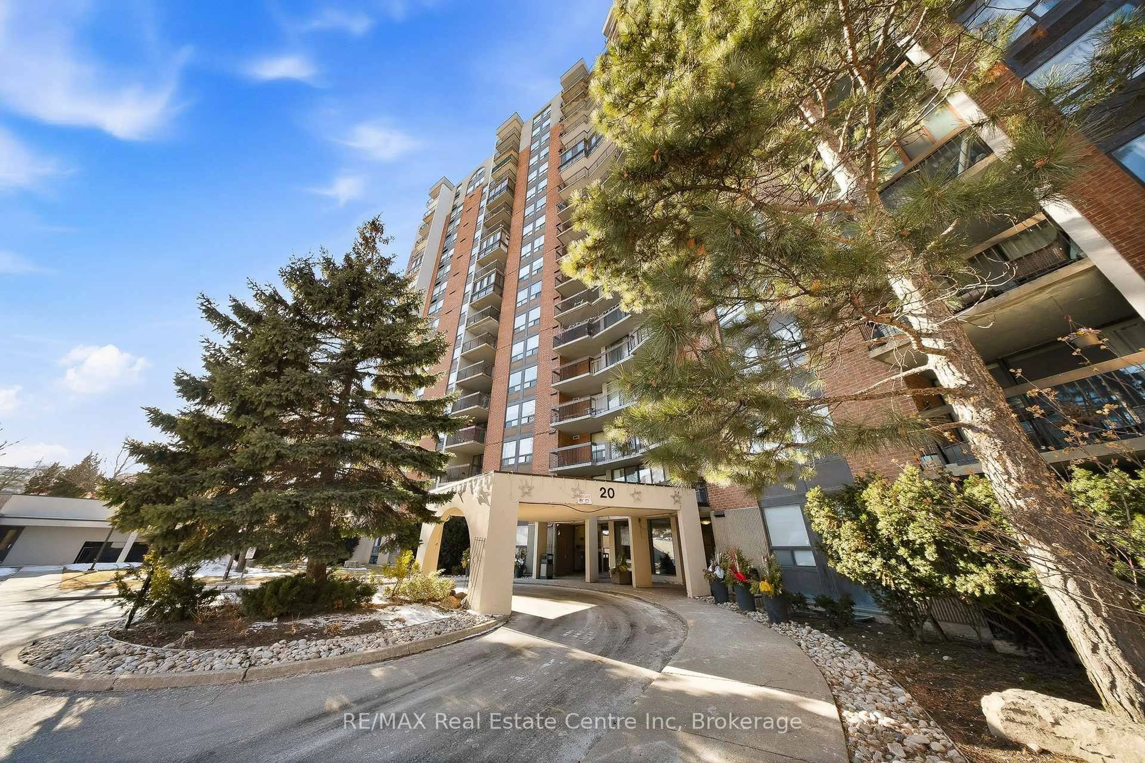Indoor foyer for 20 Mississauga Valley Blvd #1204, Mississauga Ontario L5A 3S1