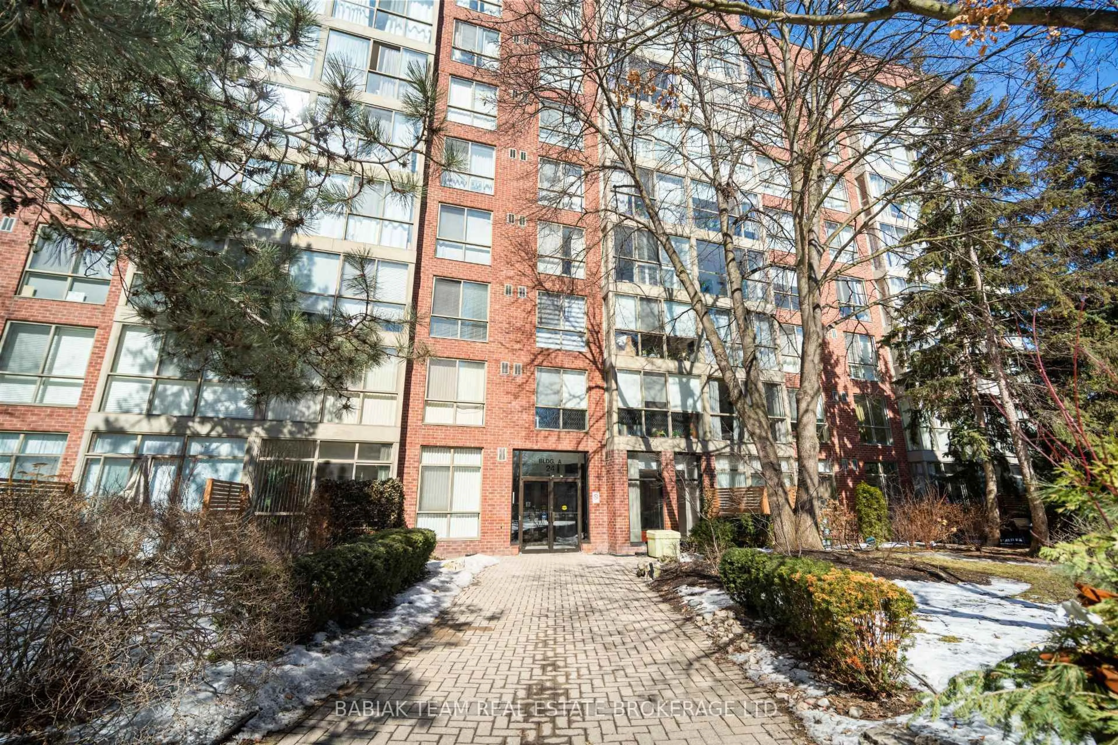 Indoor foyer for 24 Southport St #752, Toronto Ontario M6S 4Z1