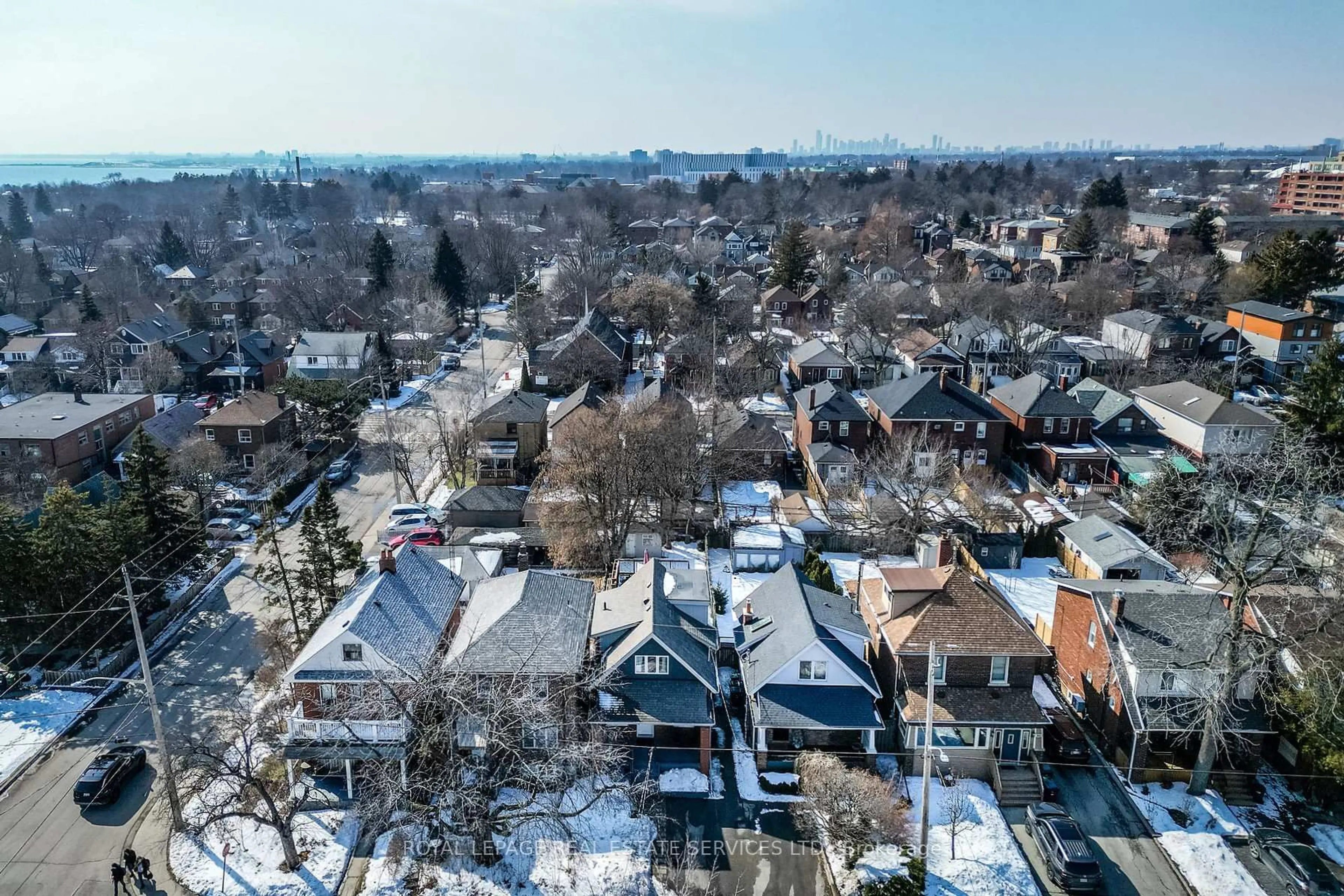 A pic from outside/outdoor area/front of a property/back of a property/a pic from drone, street for 76 Ninth St, Toronto Ontario M8V 3E4