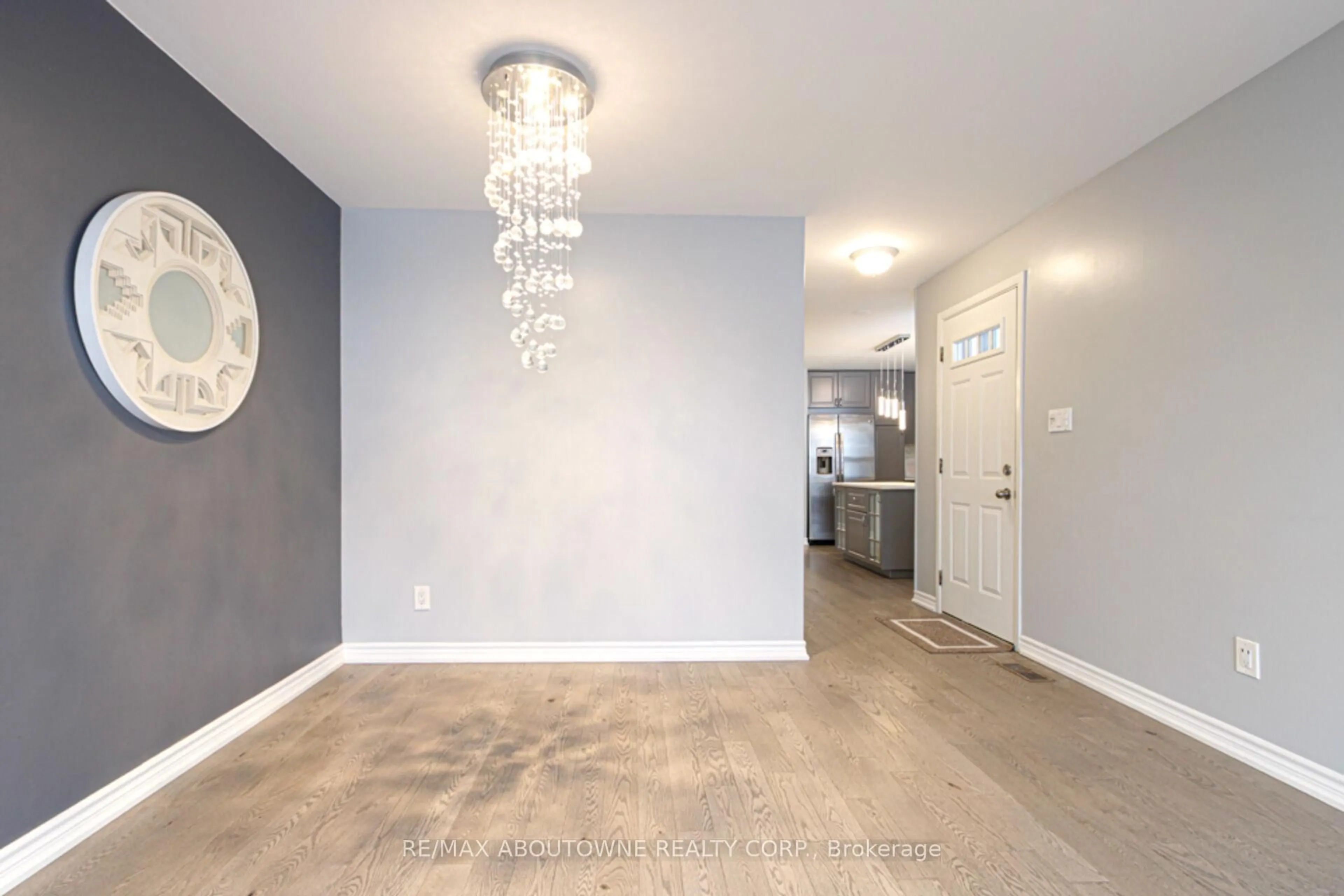 Indoor entryway for 1601 Sandgate Cres, Mississauga Ontario L5J 2E3