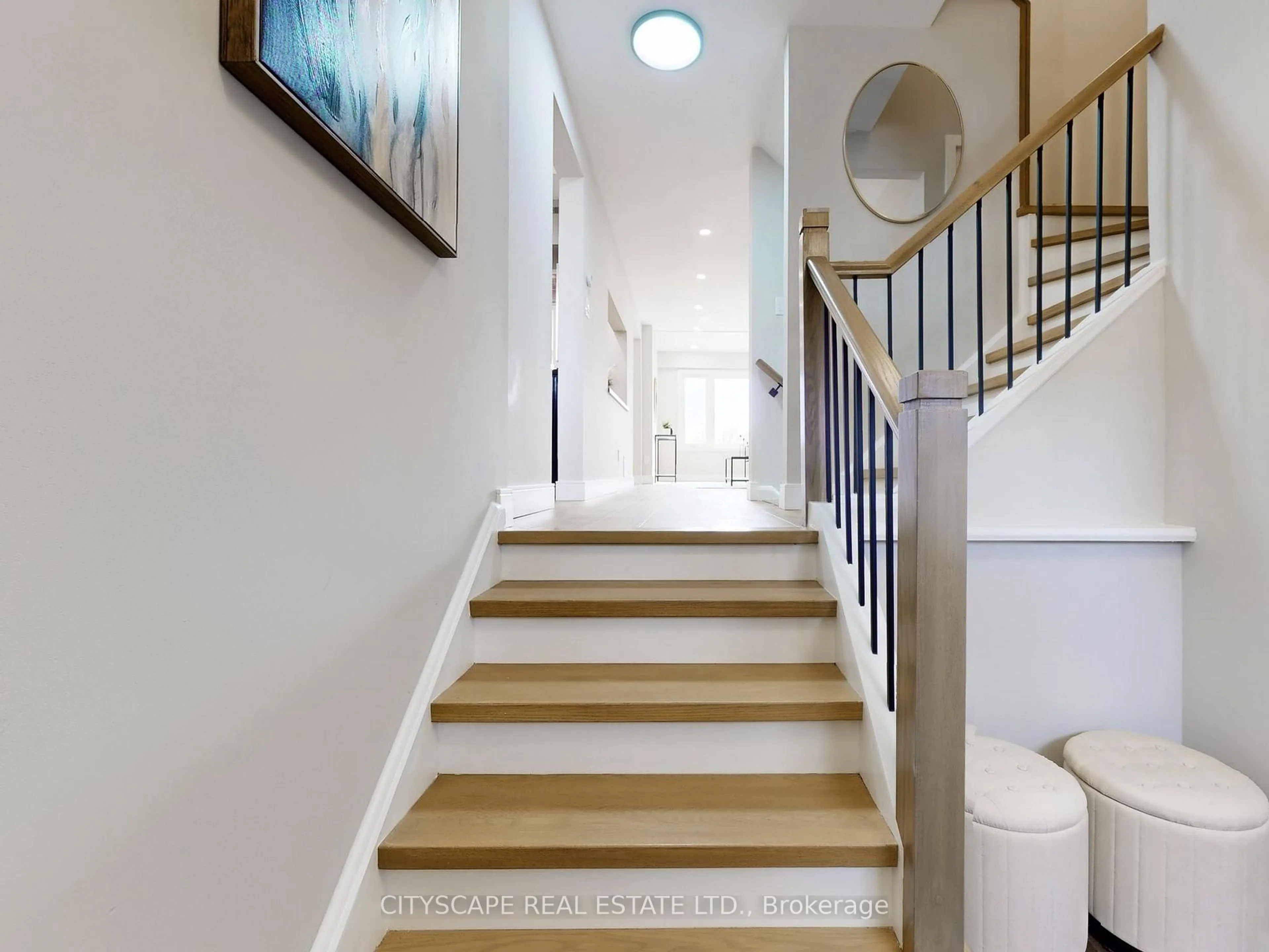 Stairs for 1484 Credit Woodlands Crt, Mississauga Ontario L5C 3J5