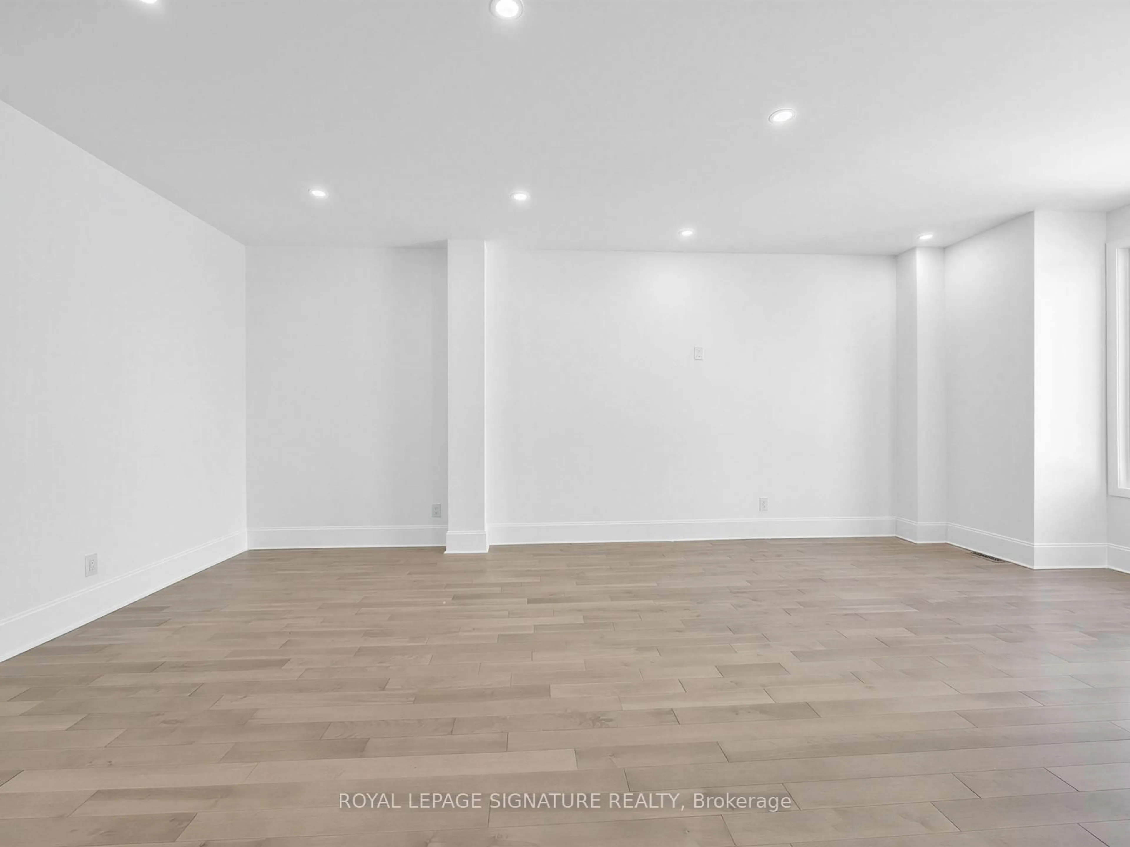 A pic of a room for 21B Roseland Dr, Toronto Ontario M8W 1Y3