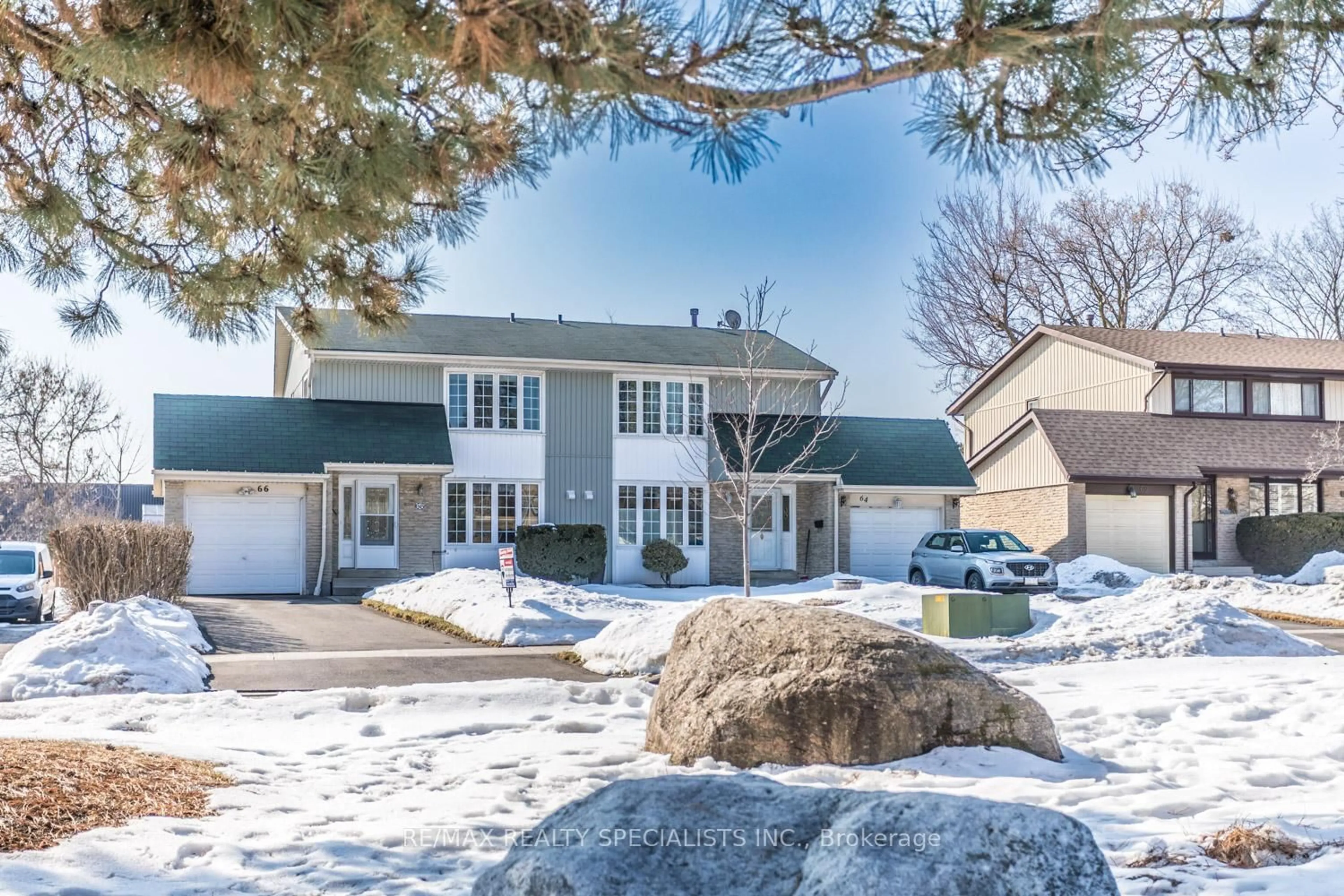 A pic from outside/outdoor area/front of a property/back of a property/a pic from drone, mountain view for 66 Bow River Cres, Mississauga Ontario L5N 1J2