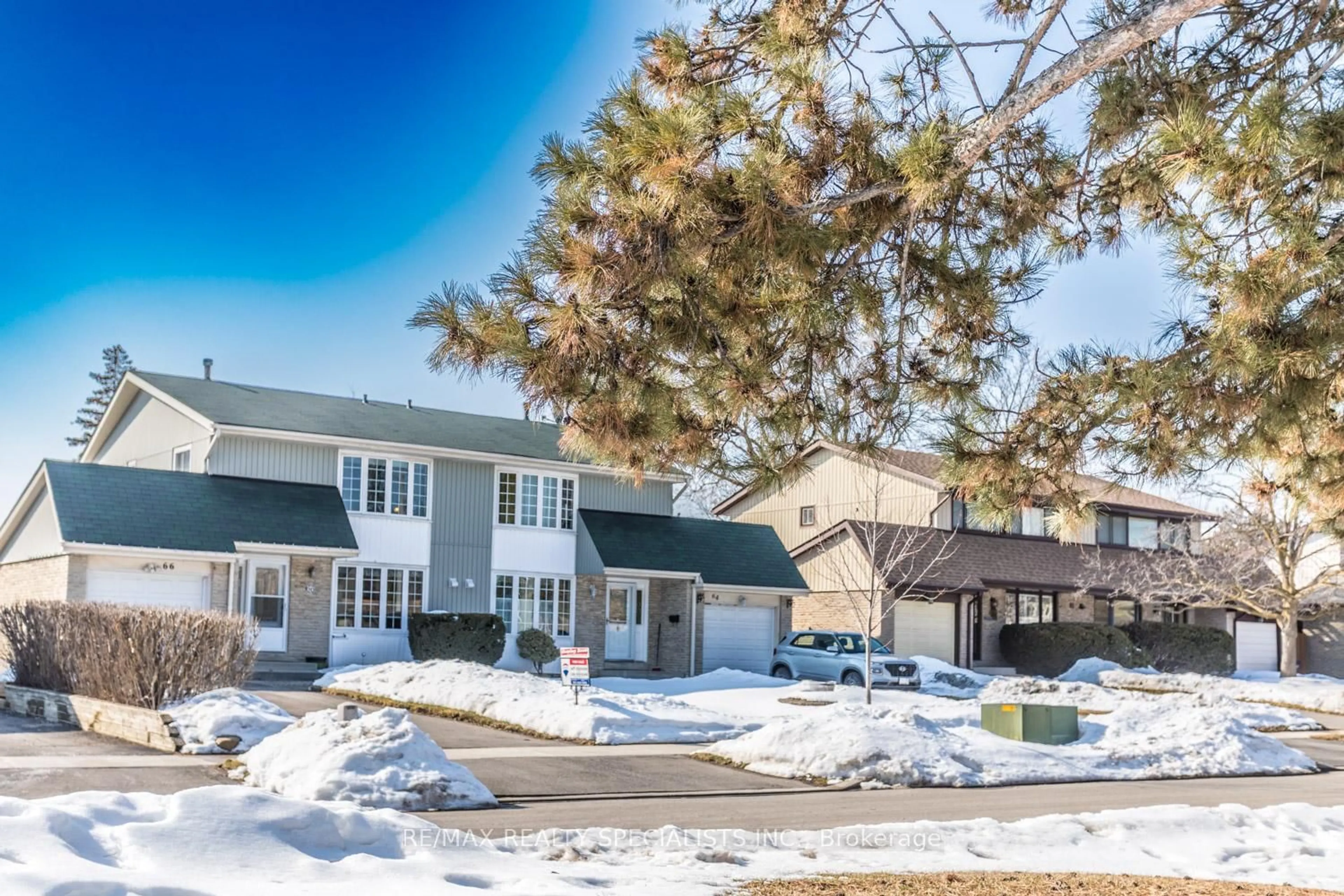 A pic from outside/outdoor area/front of a property/back of a property/a pic from drone, mountain view for 66 Bow River Cres, Mississauga Ontario L5N 1J2