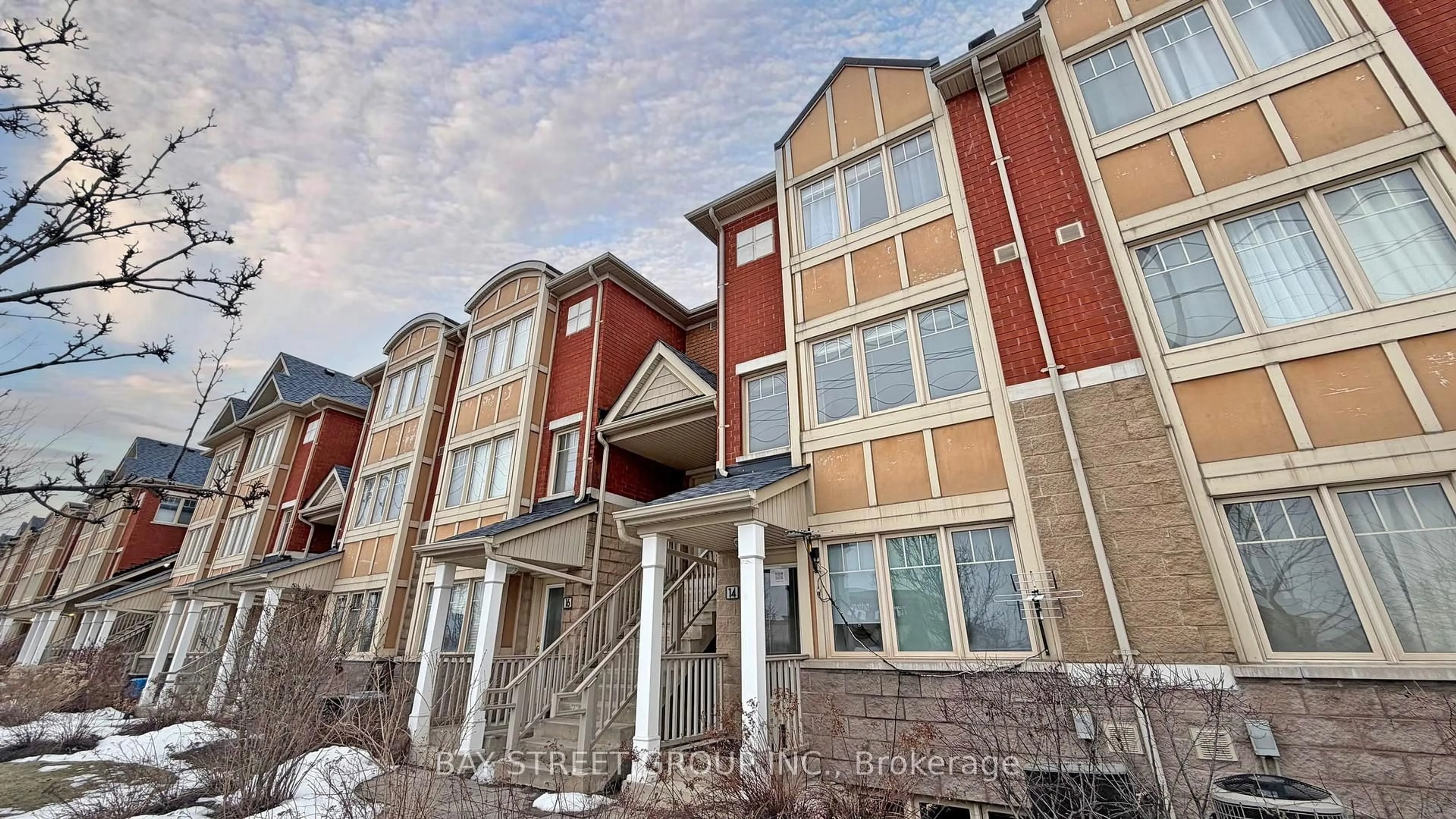 Unknown for 3975 Eglinton Ave #13, Mississauga Ontario L5M 0E7