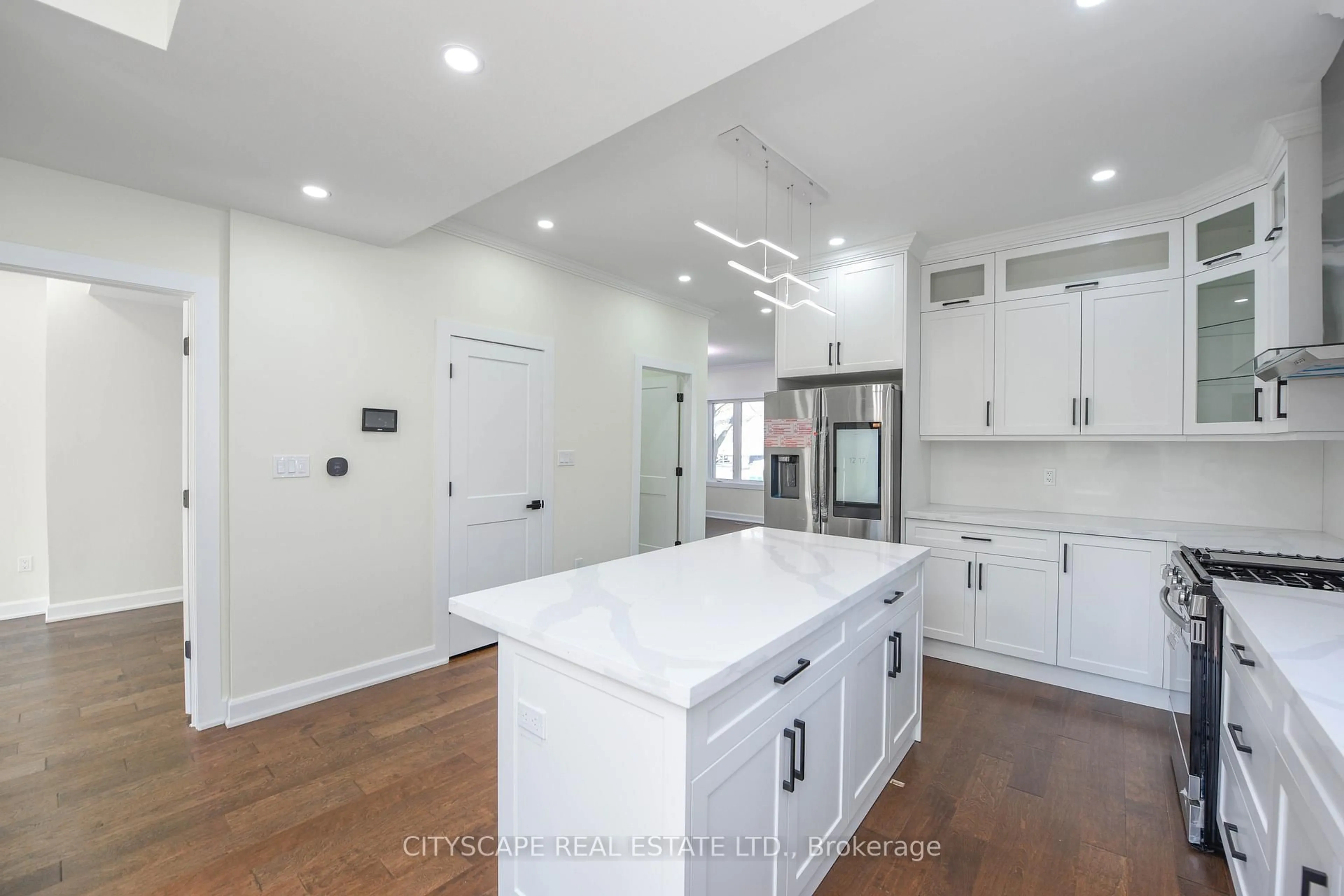 Open concept kitchen, ceramic/tile floor for 3134 Merrit Ave, Mississauga Ontario L4T 1P3