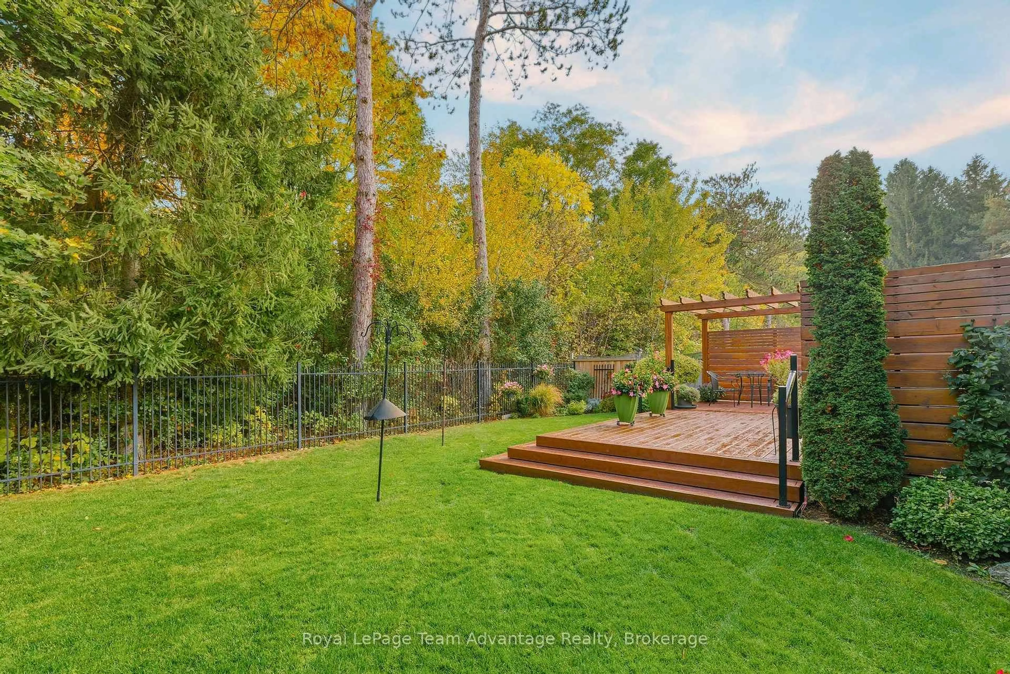 Patio, forest/trees view for 17 Borland Cres, Caledon Ontario L7C 3M4