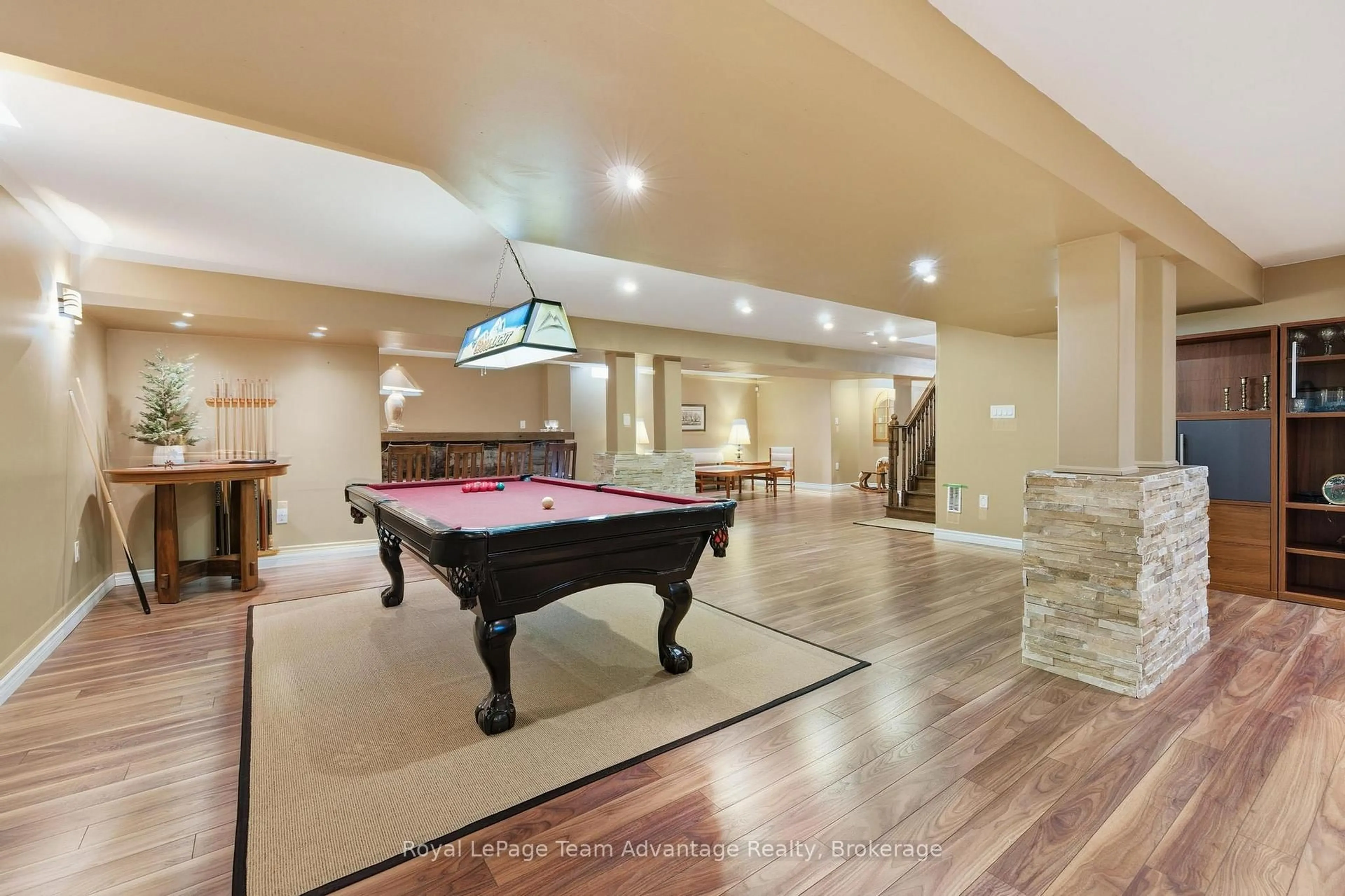 Indoor foyer for 17 Borland Cres, Caledon Ontario L7C 3M4