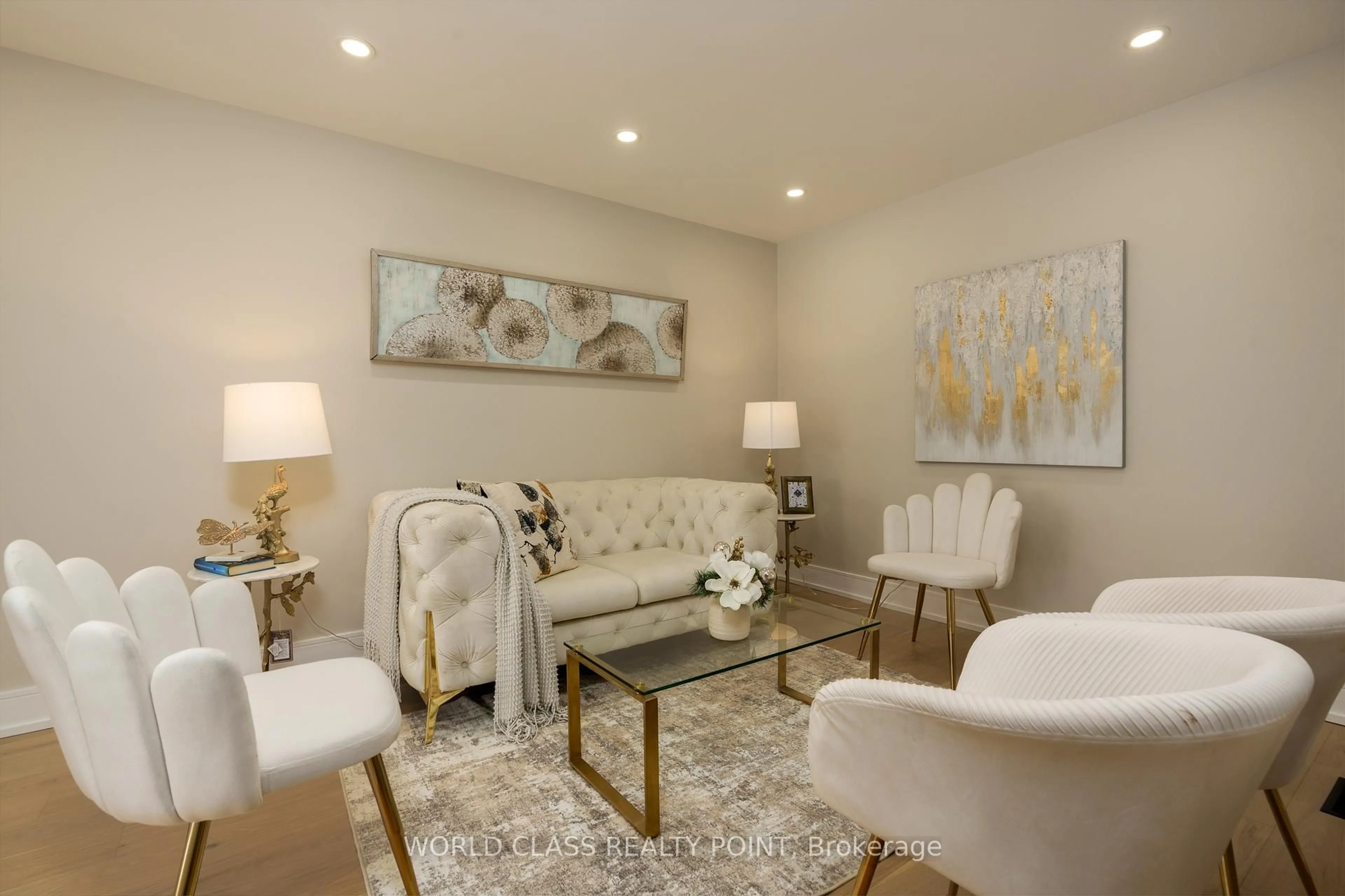 Living room with furniture, unknown for 4272 Sawmill Valley Dr, Mississauga Ontario L5L 3M9