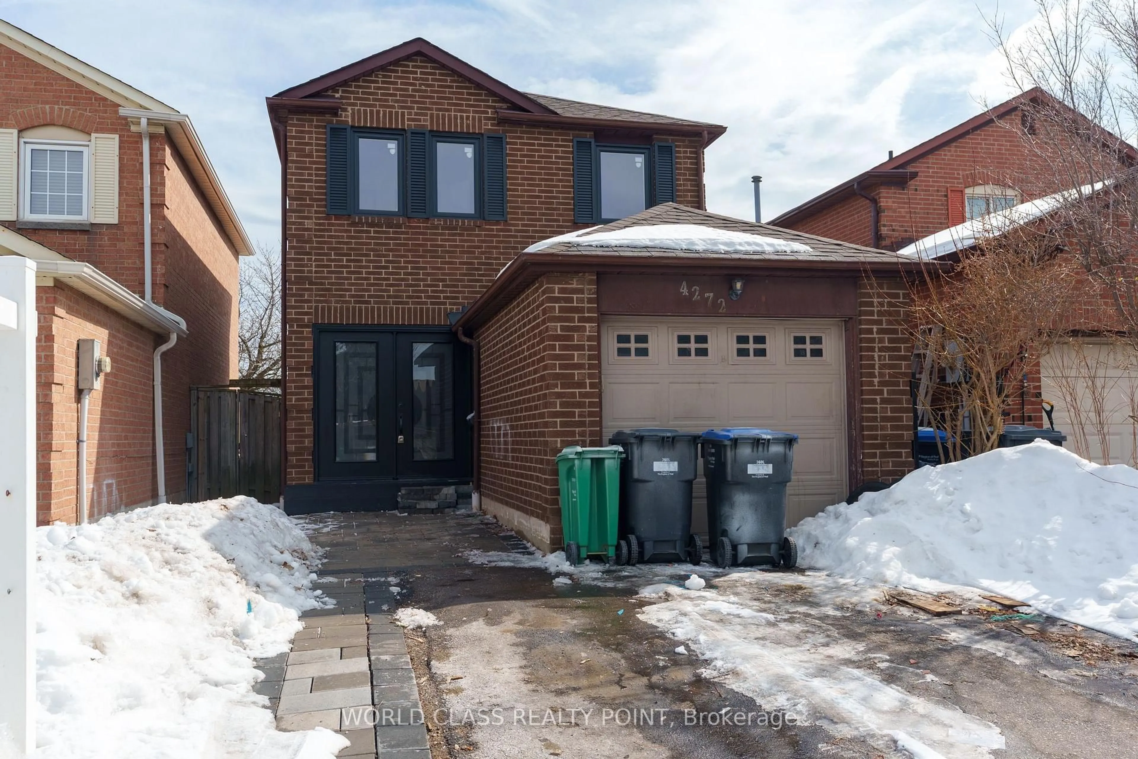 Home with brick exterior material, street for 4272 Sawmill Valley Dr, Mississauga Ontario L5L 3M9