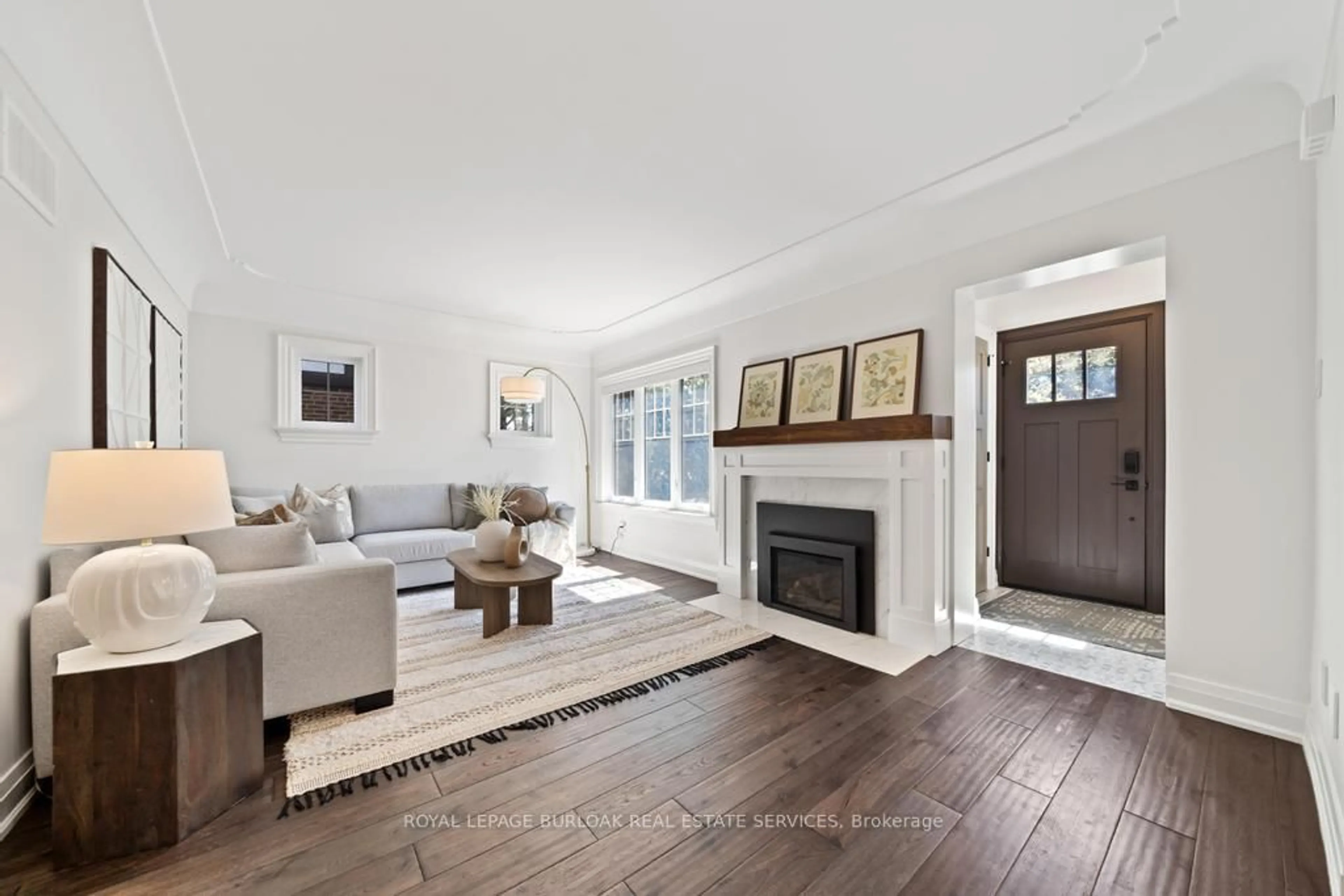 Living room with furniture, unknown for 321 Guelph Line, Burlington Ontario L7R 3L2