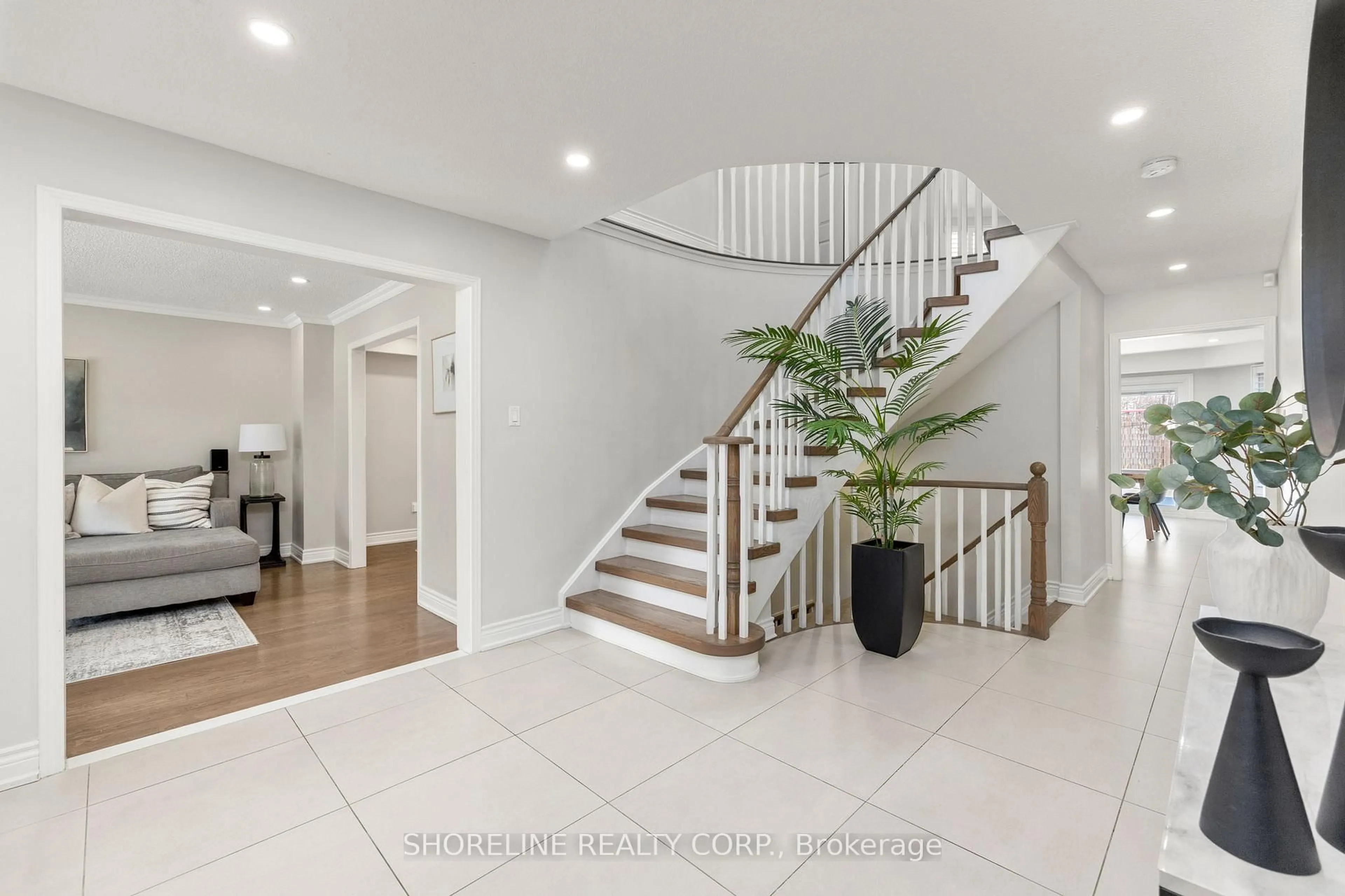 Unknown for 1689 Copseholm Tr, Mississauga Ontario L4W 2C1