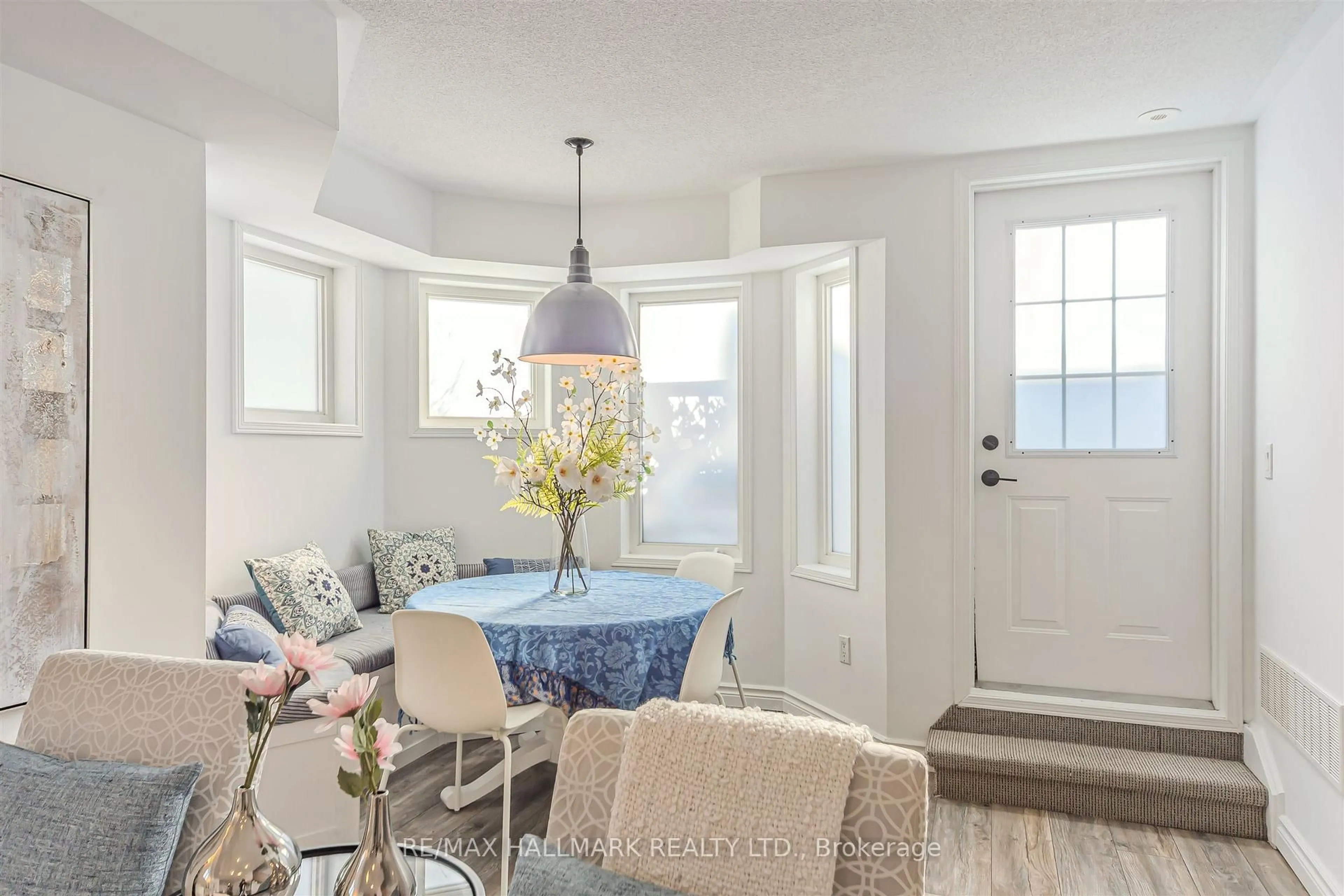 Unknown for 10 Turntable Cres #101, Toronto Ontario M6H 4K9