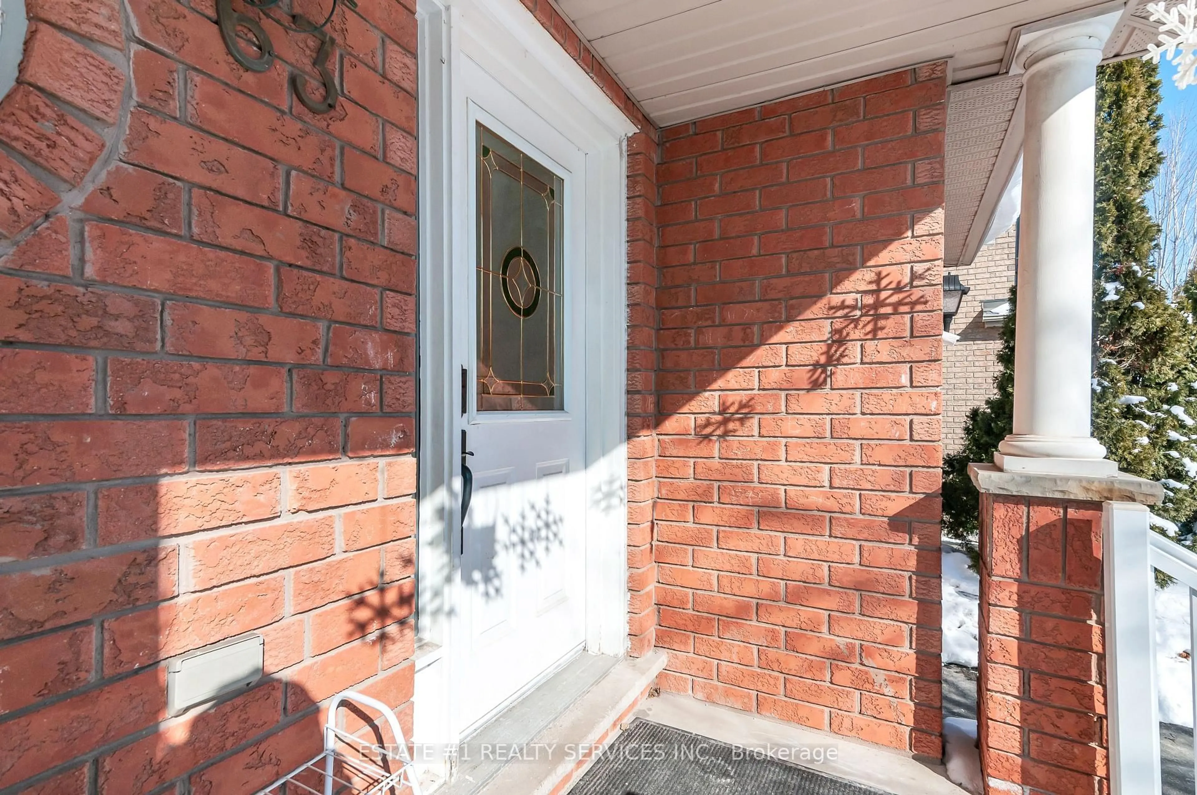 Indoor entryway for 63 Tideland Dr, Brampton Ontario L7A 2W1