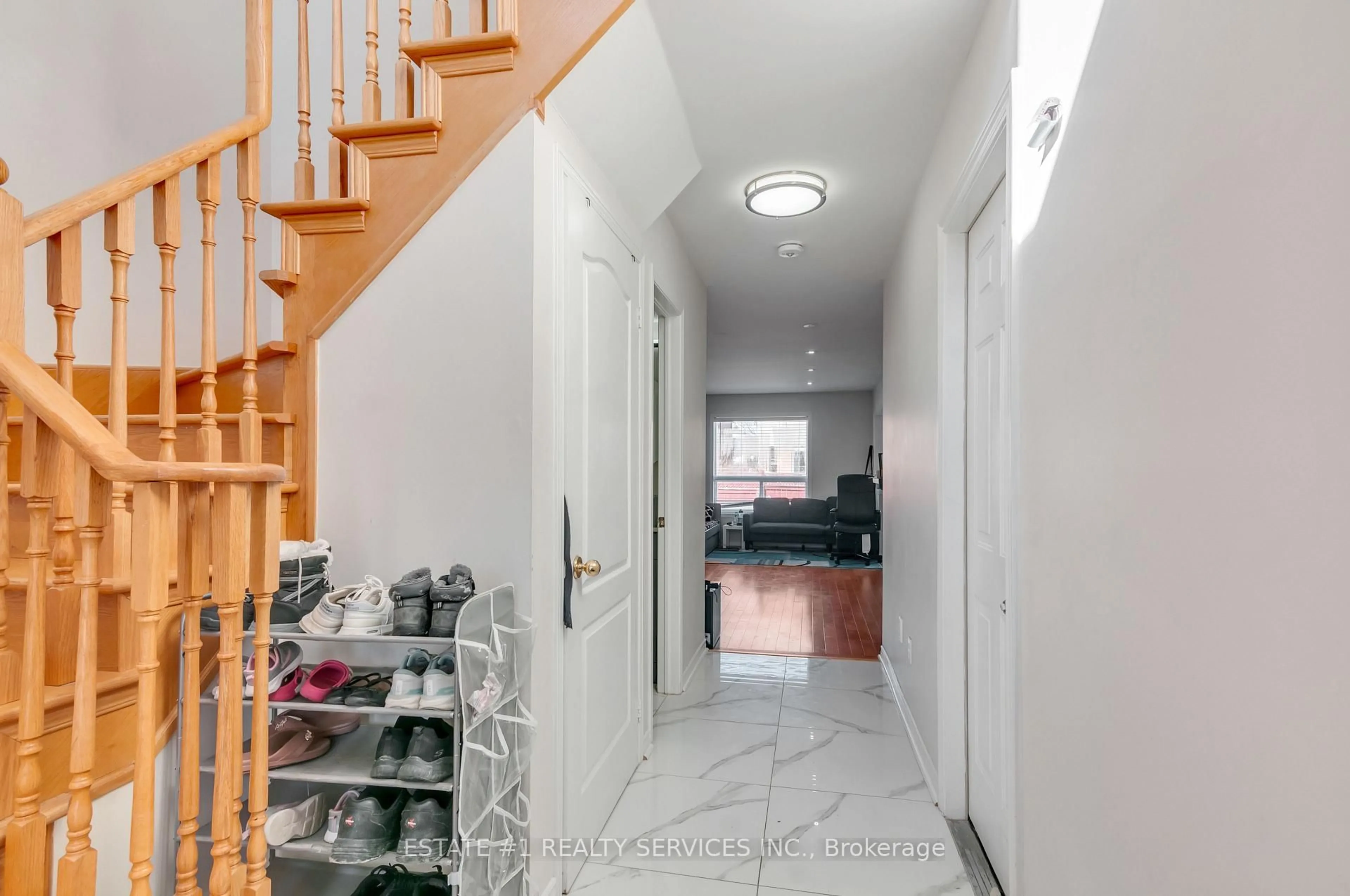 Indoor foyer for 63 Tideland Dr, Brampton Ontario L7A 2W1