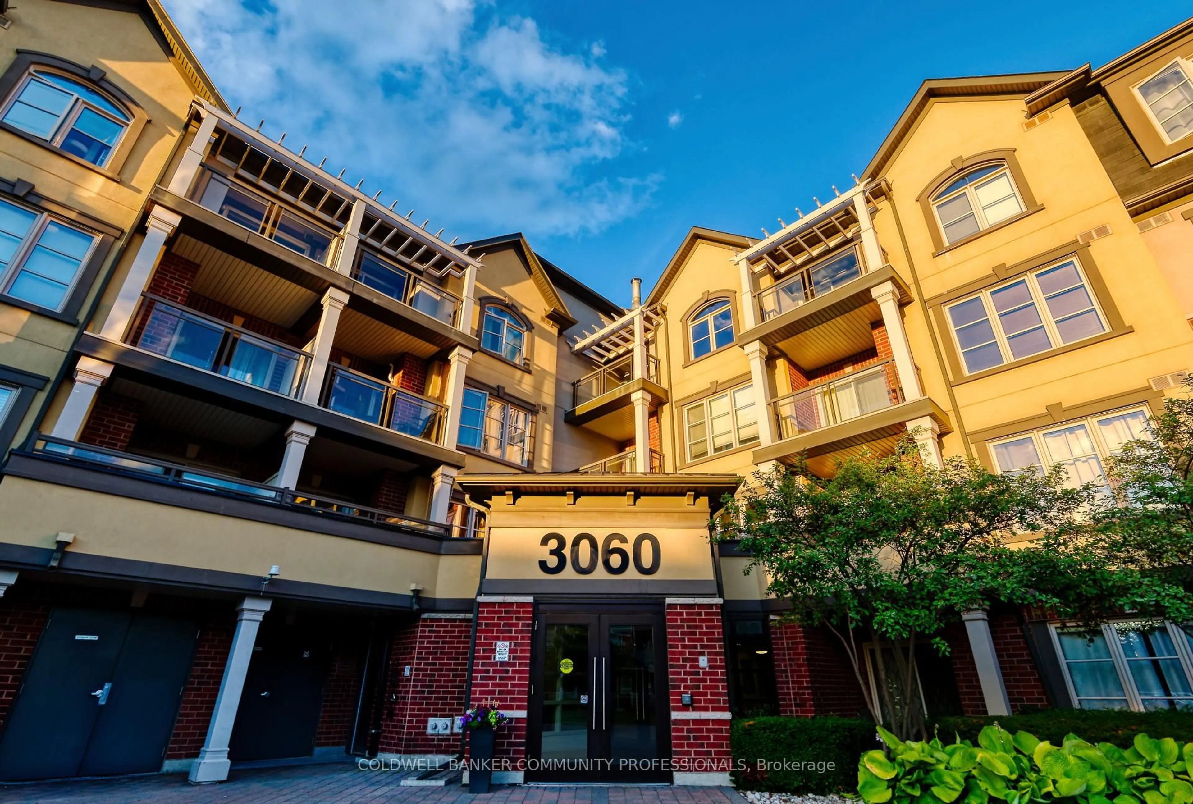 Patio, building for 3060 Rotary Way #404, Burlington Ontario L7M 0G9