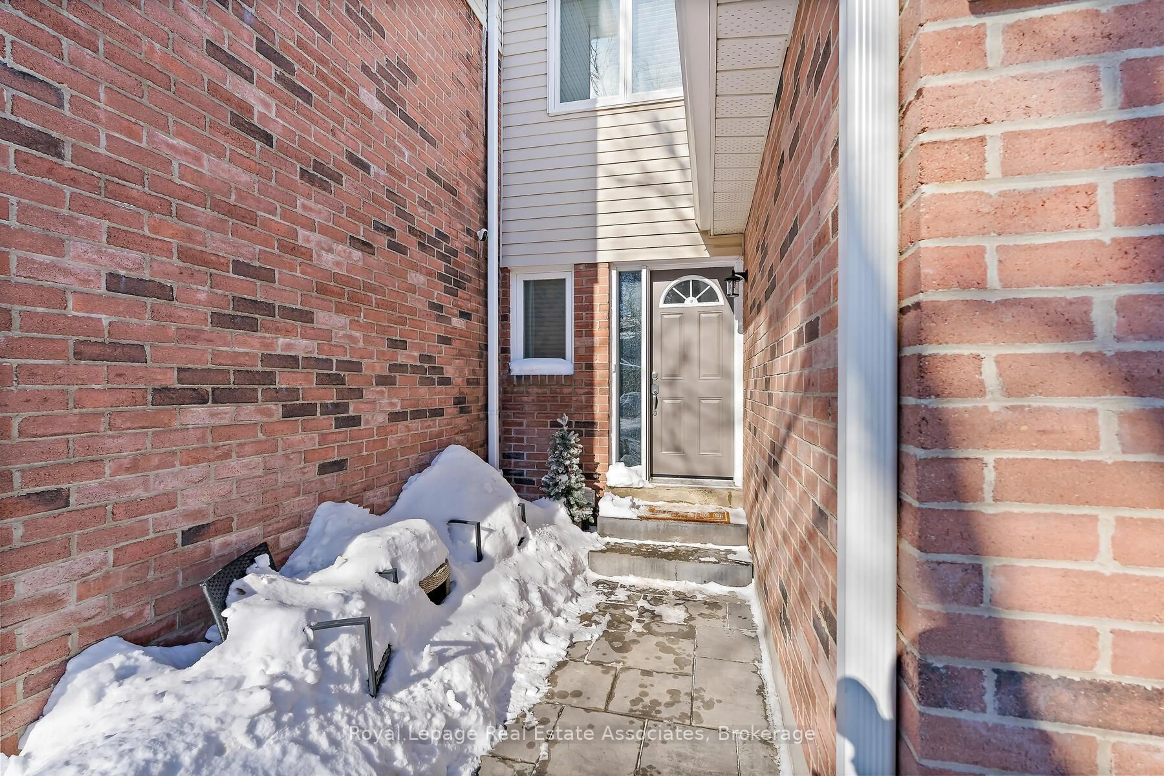 Patio, street for 19 Stewart Maclaren Rd, Halton Hills Ontario L7G 5L8