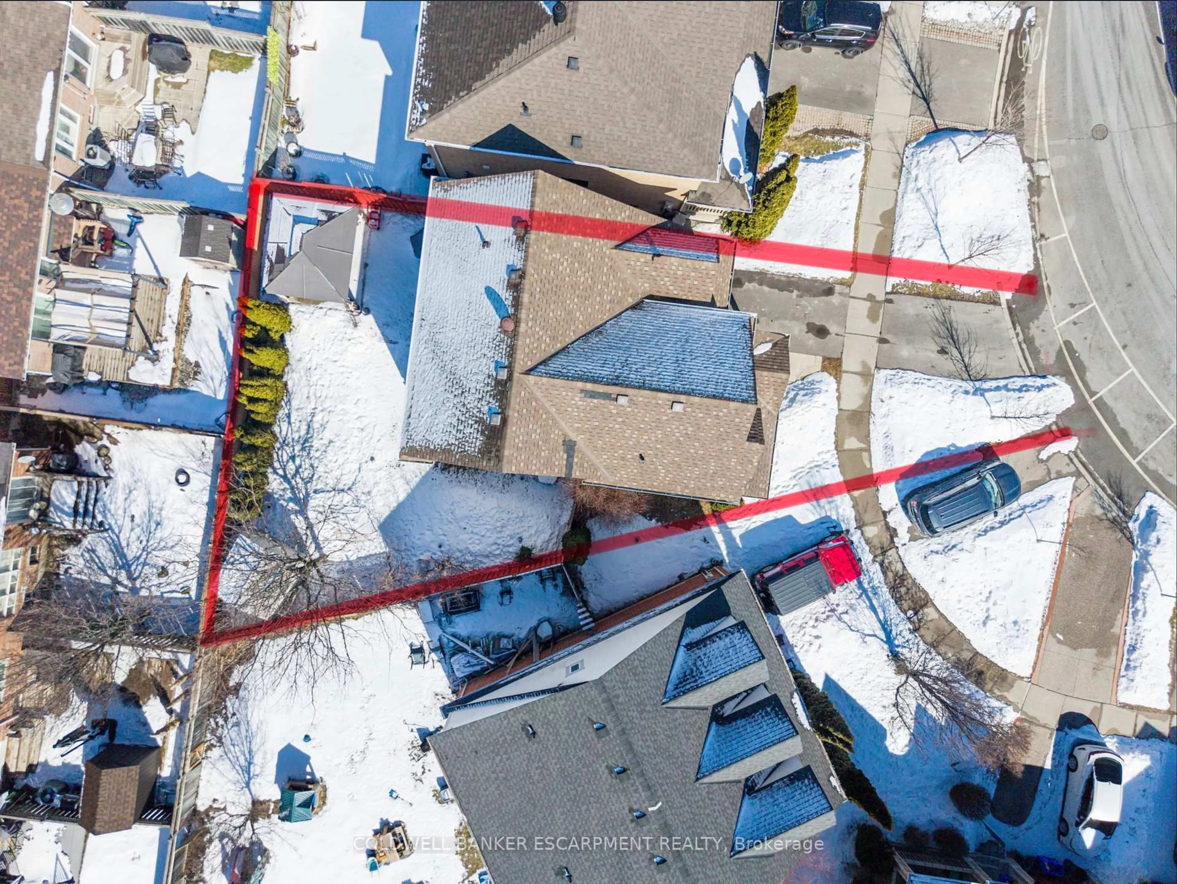 A pic from outside/outdoor area/front of a property/back of a property/a pic from drone, street for 420 Trudeau Dr, Milton Ontario L9T 5K9