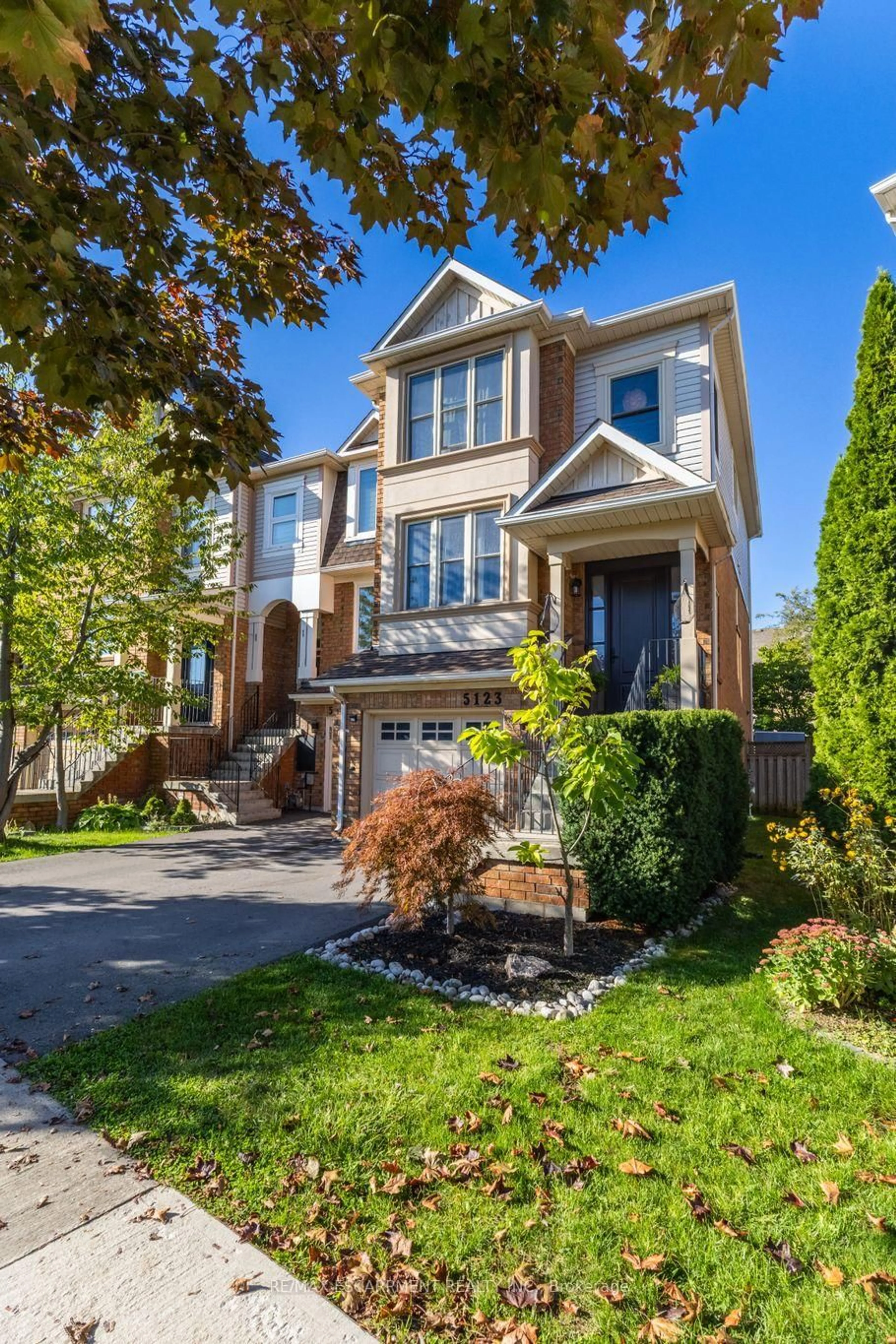 Home with brick exterior material, street for 5123 DRYDEN Ave, Burlington Ontario L7L 6L3