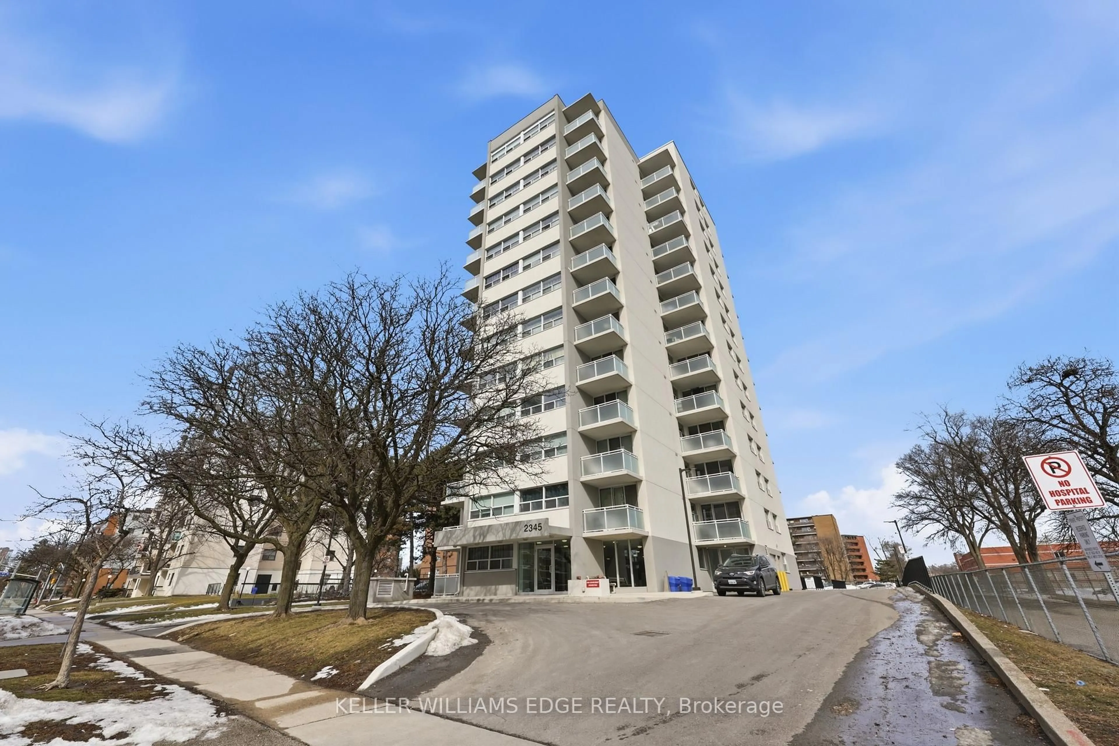 A pic from outside/outdoor area/front of a property/back of a property/a pic from drone, building for 2345 Confederation Pkwy #703, Mississauga Ontario L5B 2H3