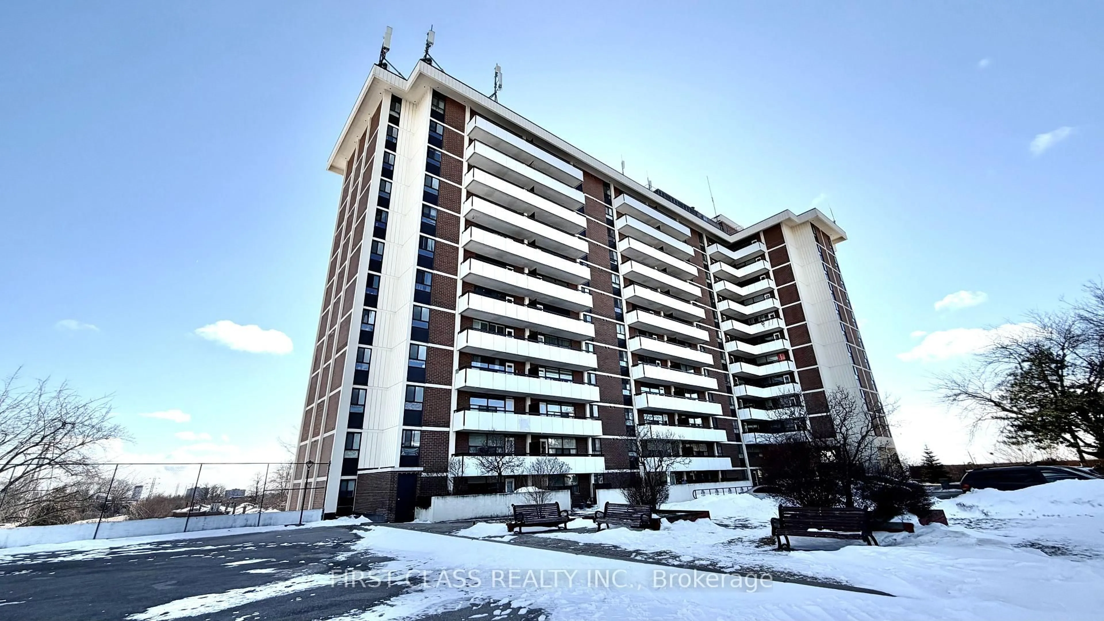 Indoor foyer for 541 Blackthorn Ave #1415, Toronto Ontario M6M 5A6