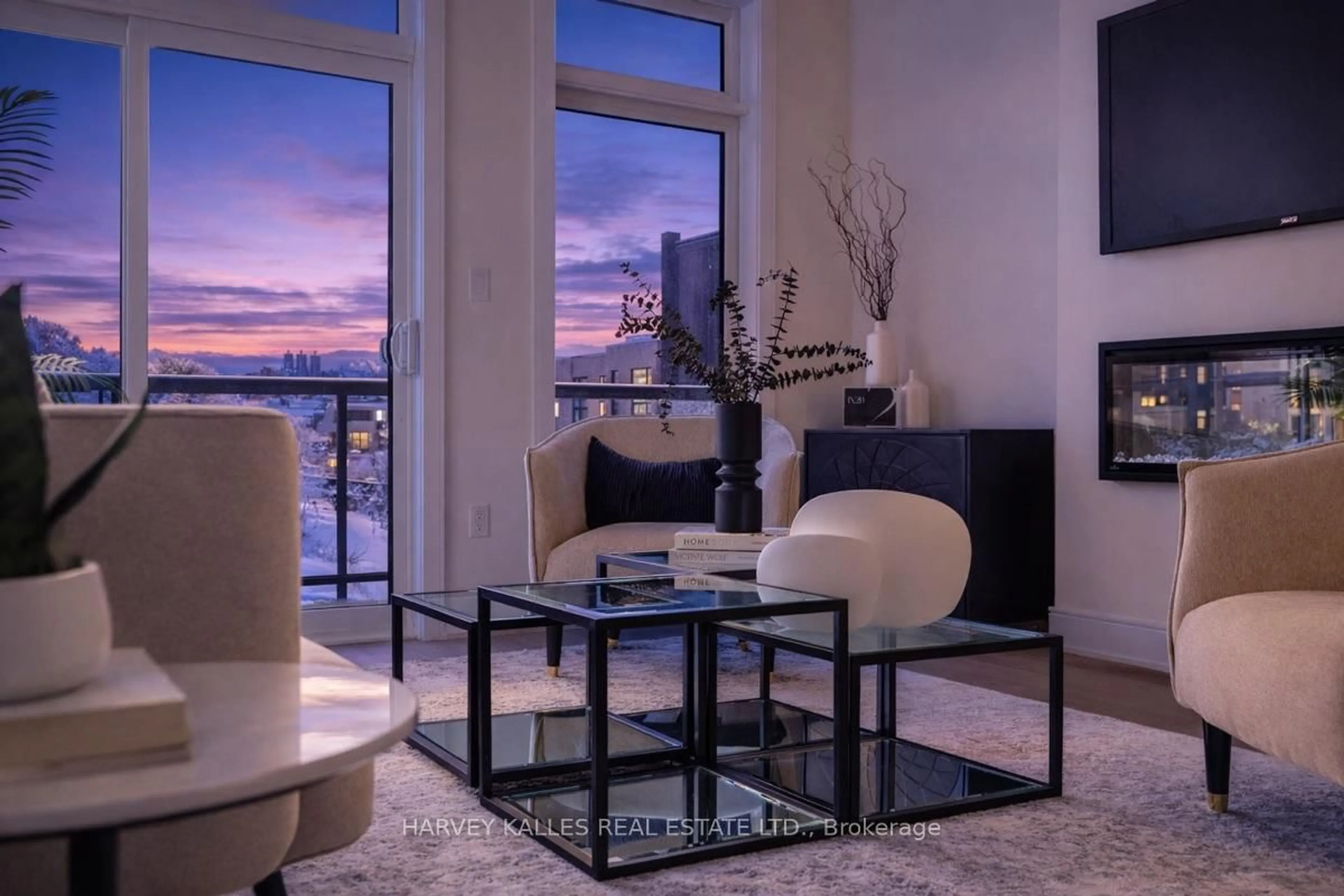 Living room with furniture, unknown for 17 Innes Ave, Toronto Ontario M6E 0B2