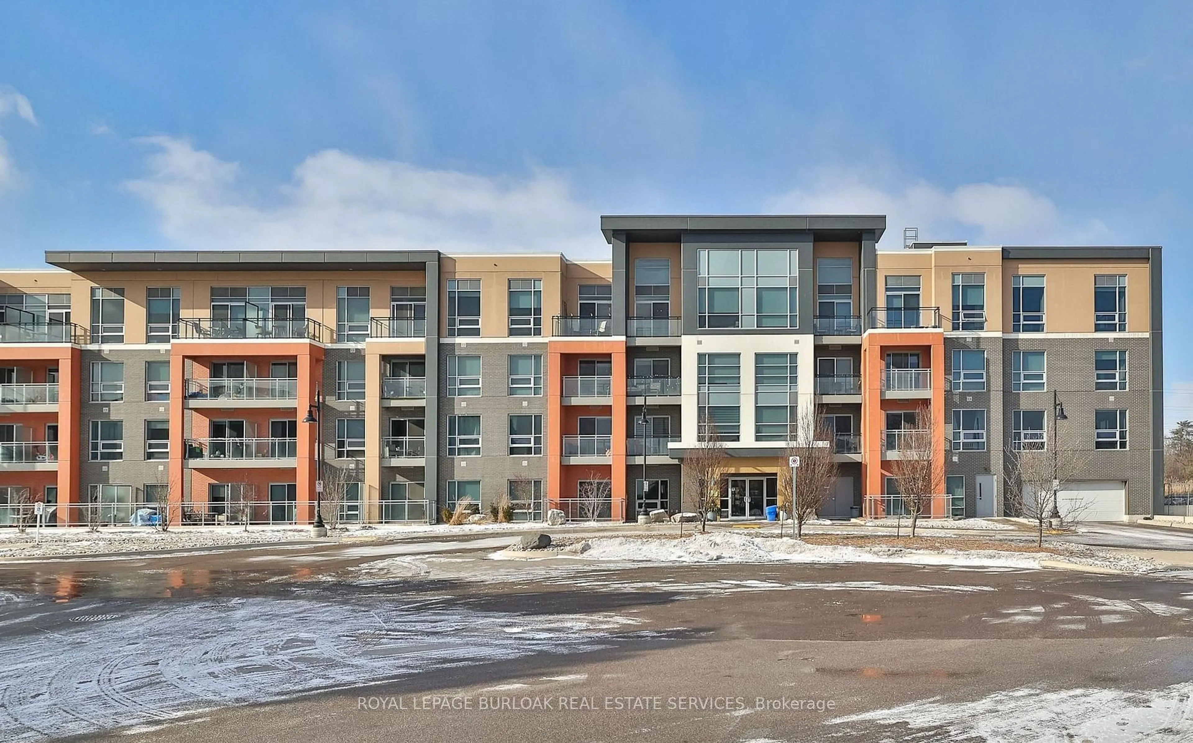 Indoor foyer for 4040 Upper Middle Rd #114, Burlington Ontario L7M 0H2