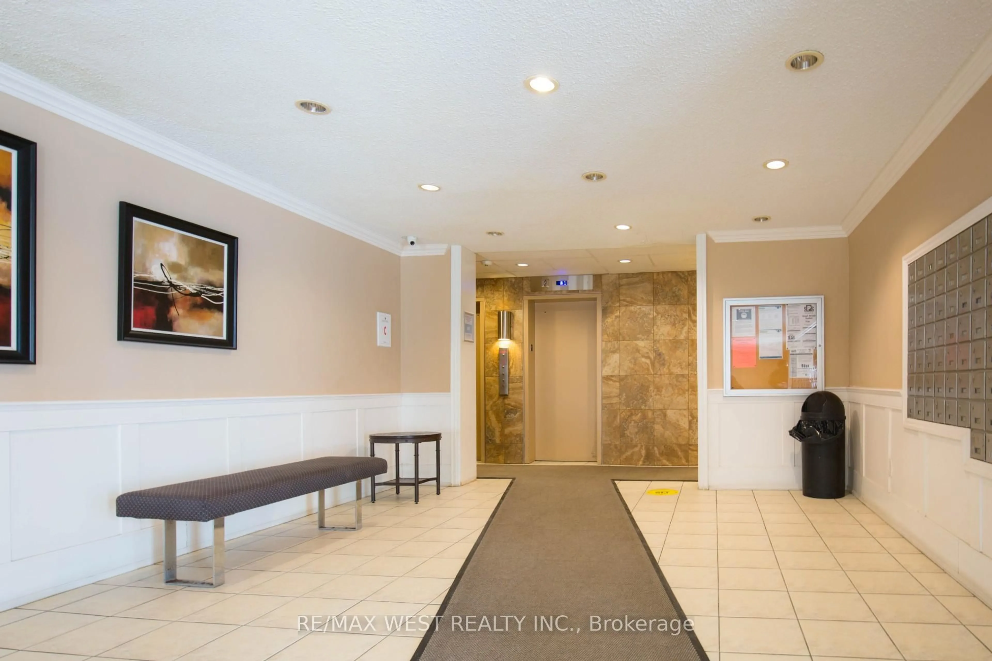 Lobby for 3025 Queen Frederica Dr #1503, Mississauga Ontario L4Y 3A1