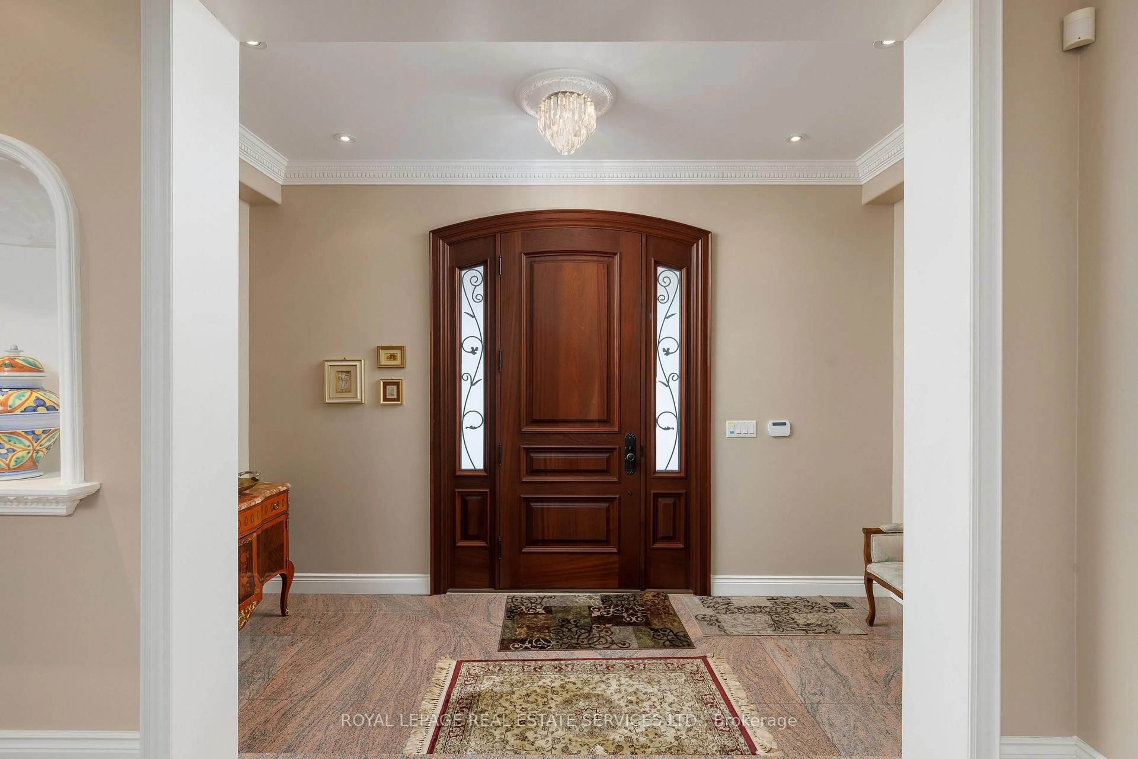 Indoor entryway for 64 Yorkleigh Ave, Toronto Ontario M9P 1Y5