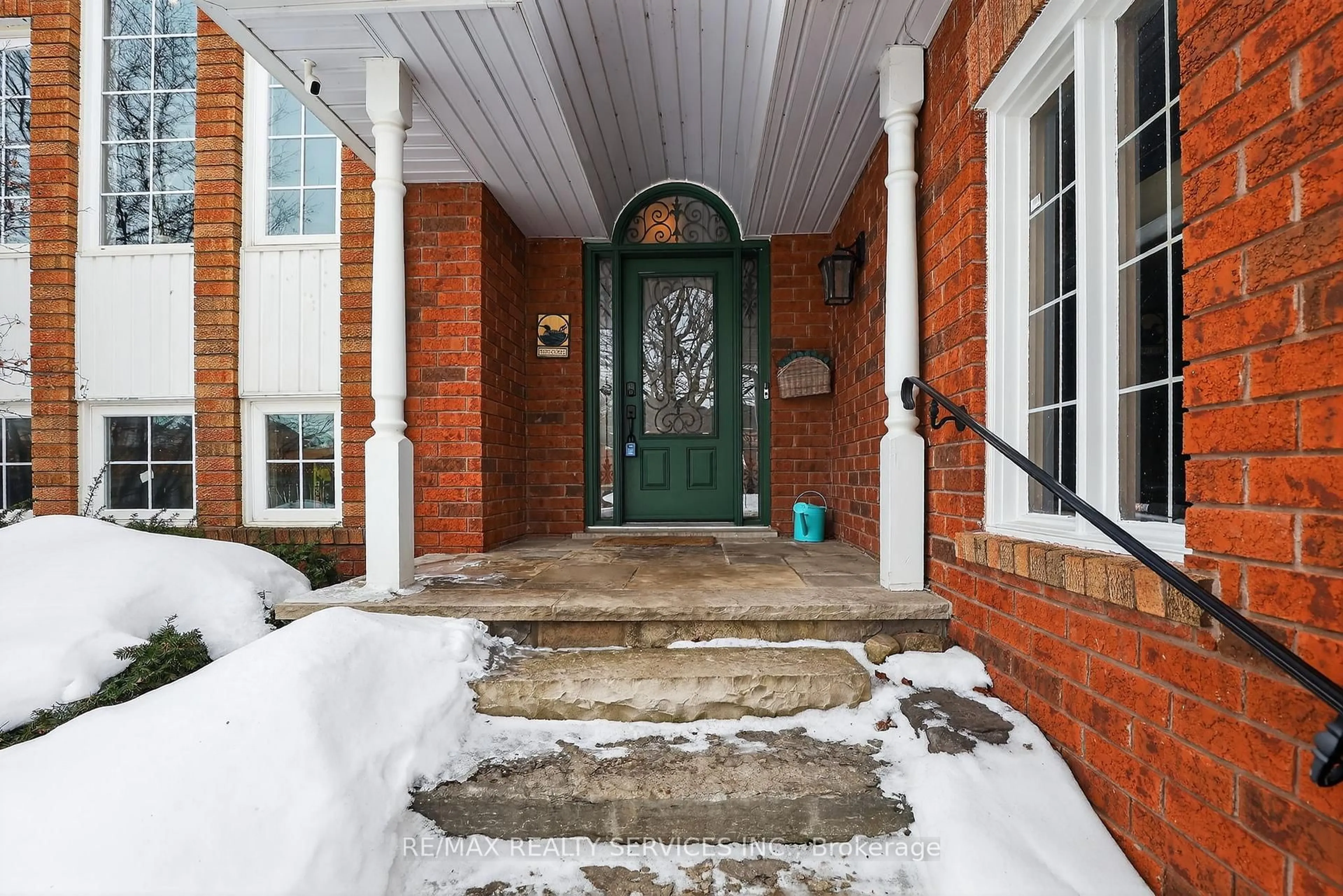 Indoor entryway for 4 Valleybrae Crt, Caledon Ontario L7C 1B8