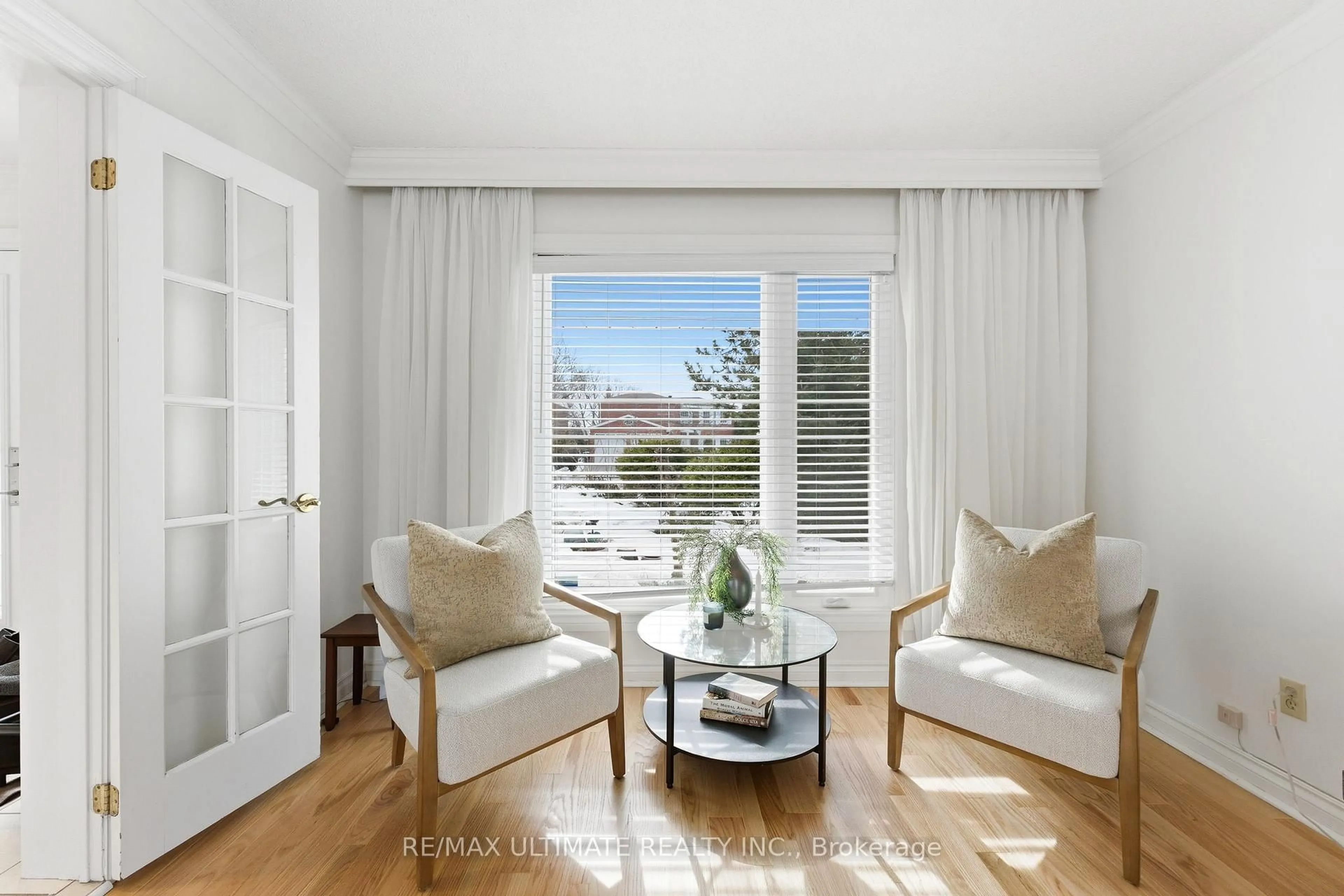 Living room with furniture, wood/laminate floor for 1867 Bough Beeches Blvd, Mississauga Ontario L4W 2J8