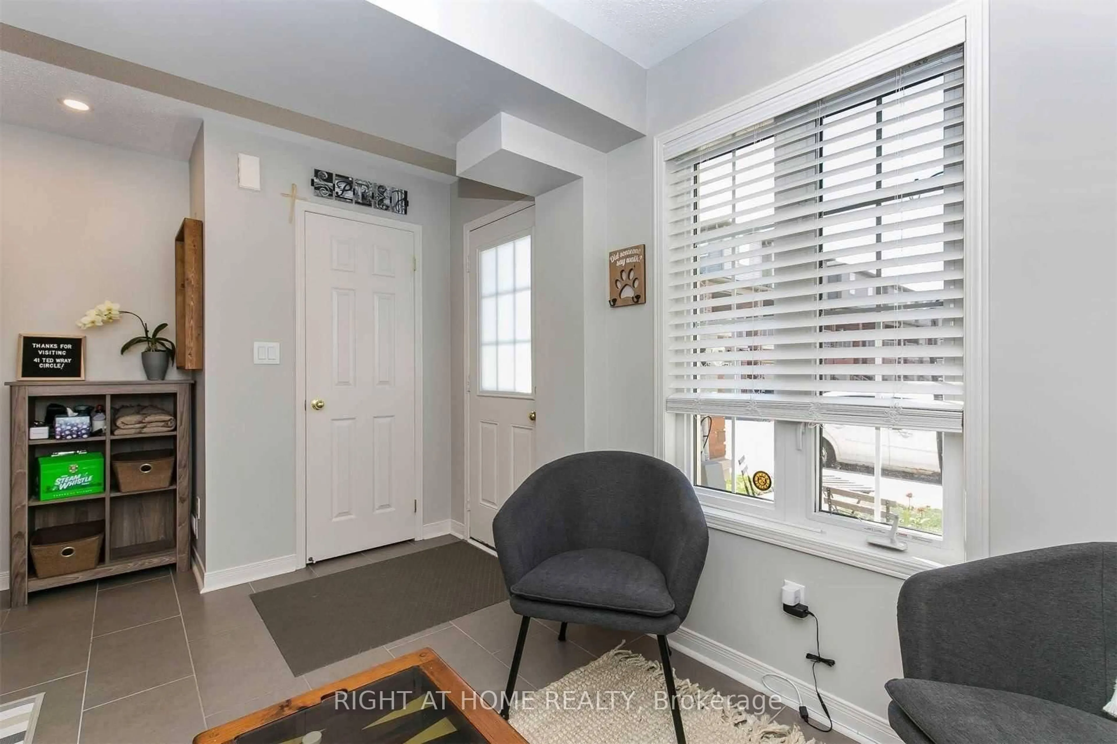 Indoor entryway for 41 Ted Wray Circ, Toronto Ontario M3L 0G8