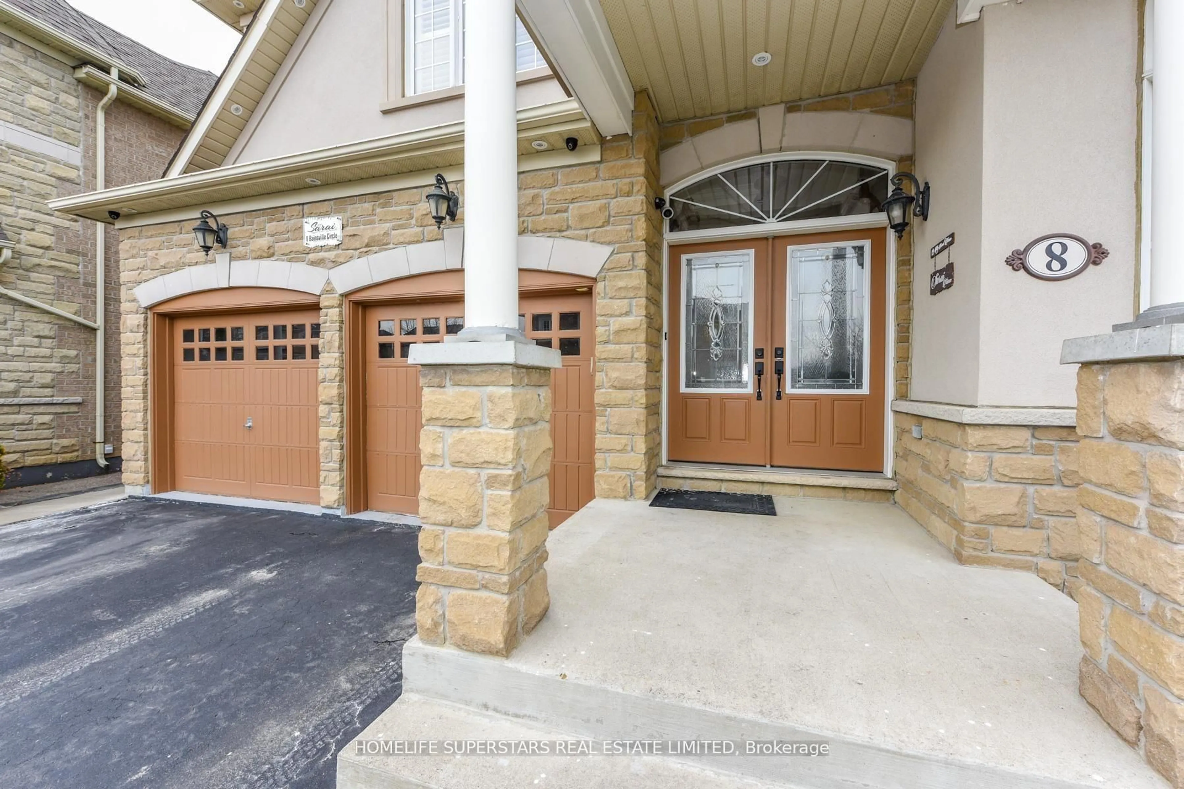 Indoor entryway for 8 Bainsville Circ, Brampton Ontario L6P 3A5