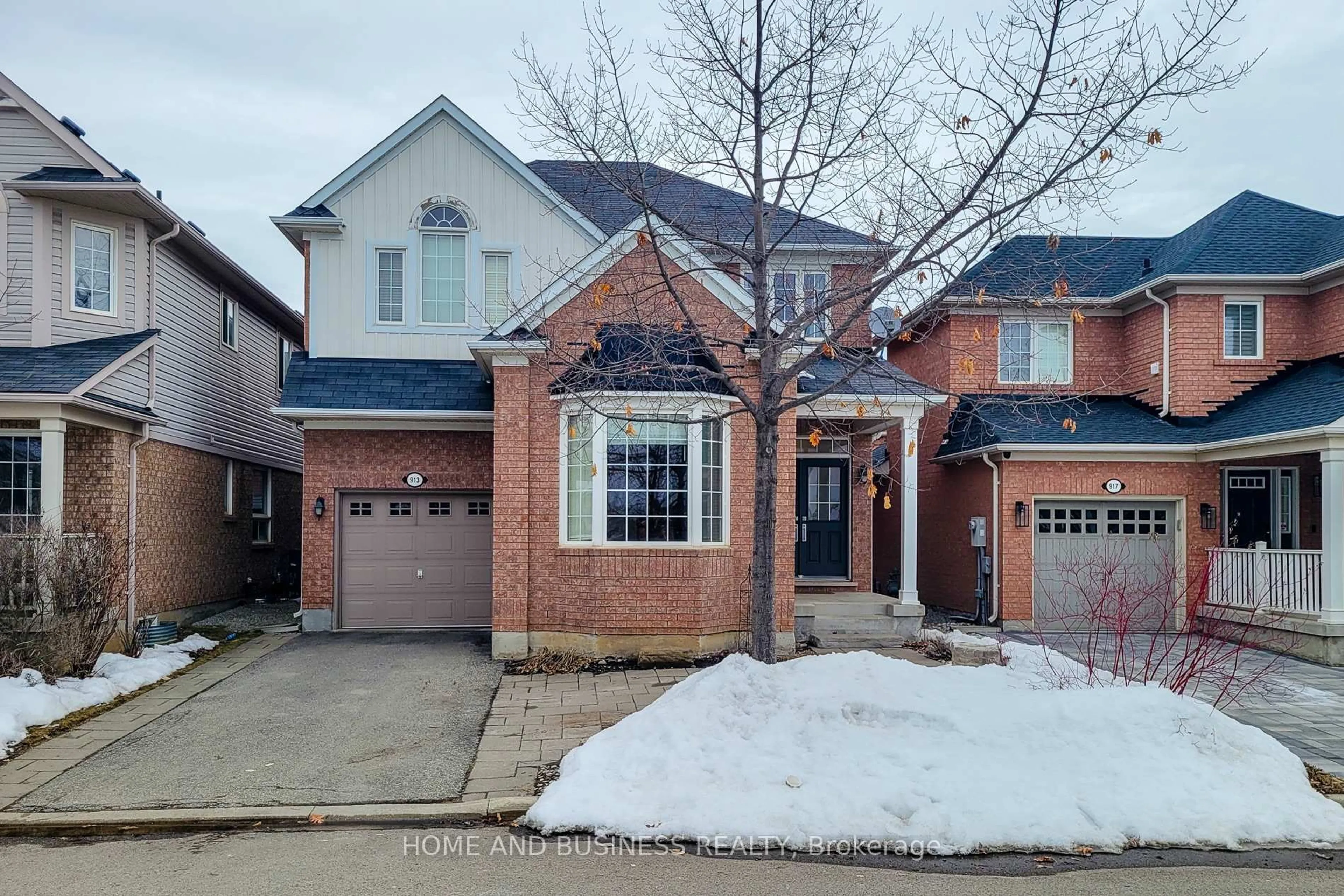 Home with brick exterior material, street for 913 Mcewan Dr, Milton Ontario L9T 0L4