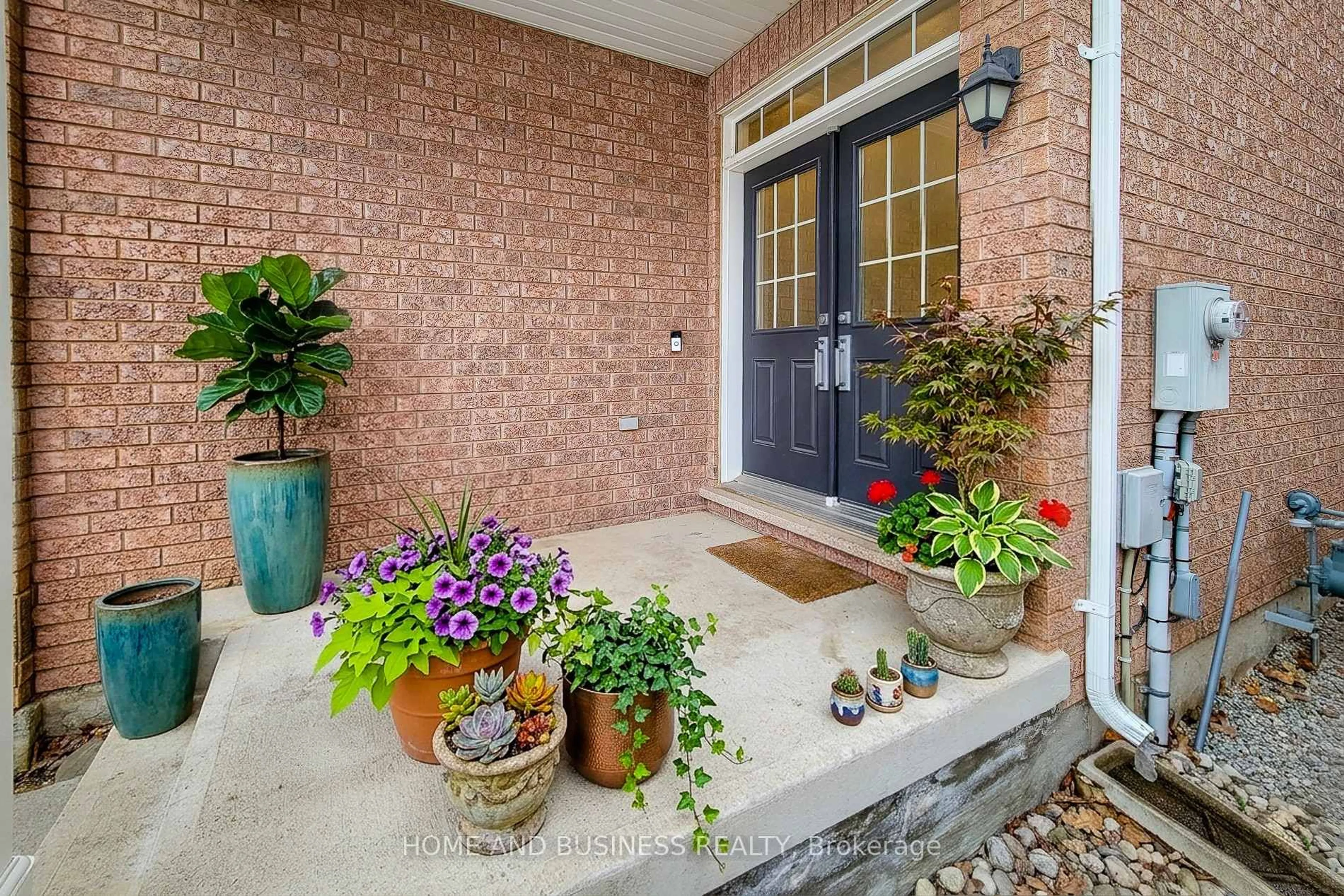 Indoor entryway for 913 Mcewan Dr, Milton Ontario L9T 0L4