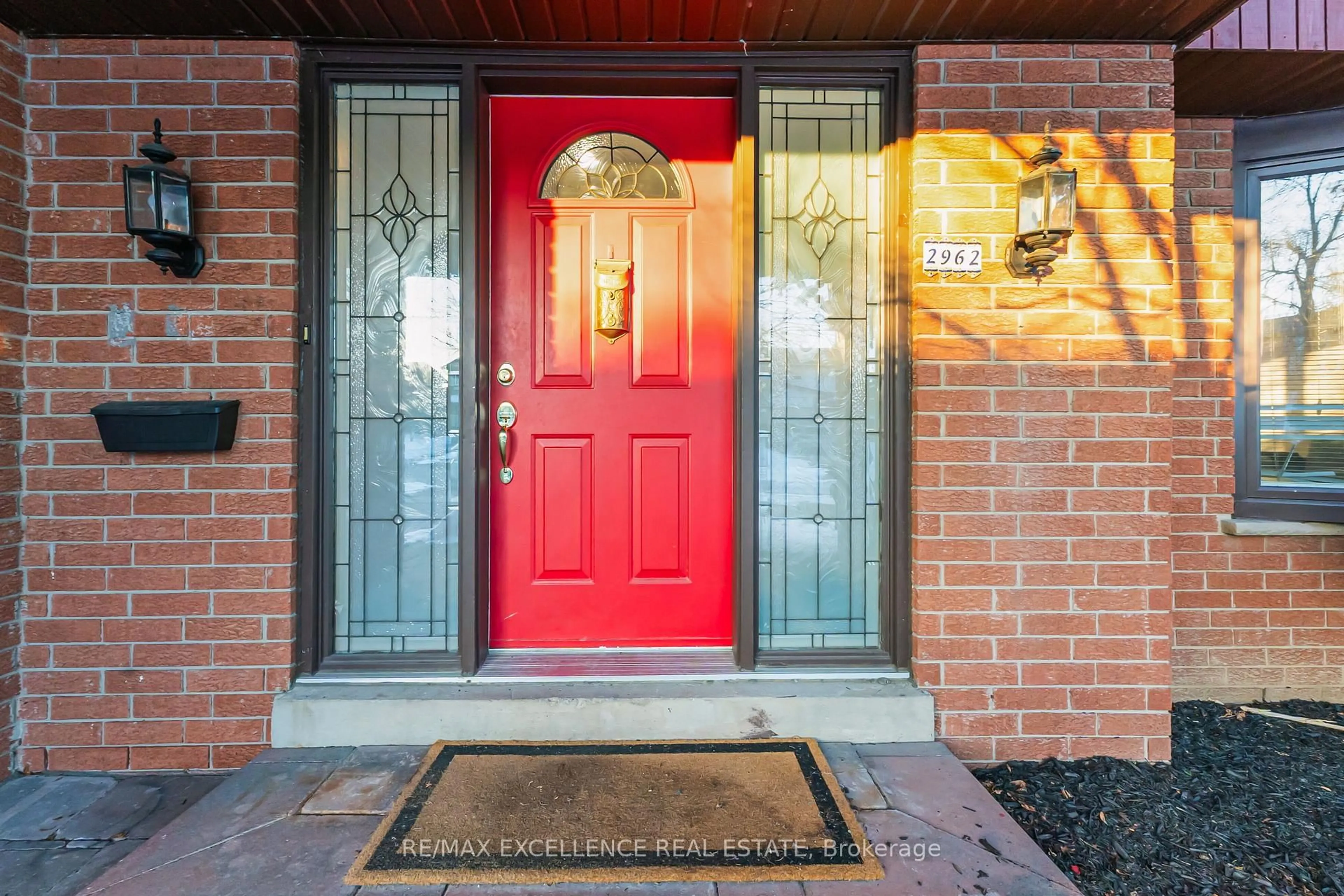 Indoor entryway for 2962 Saint Malo Circ, Mississauga Ontario L5N 1S9
