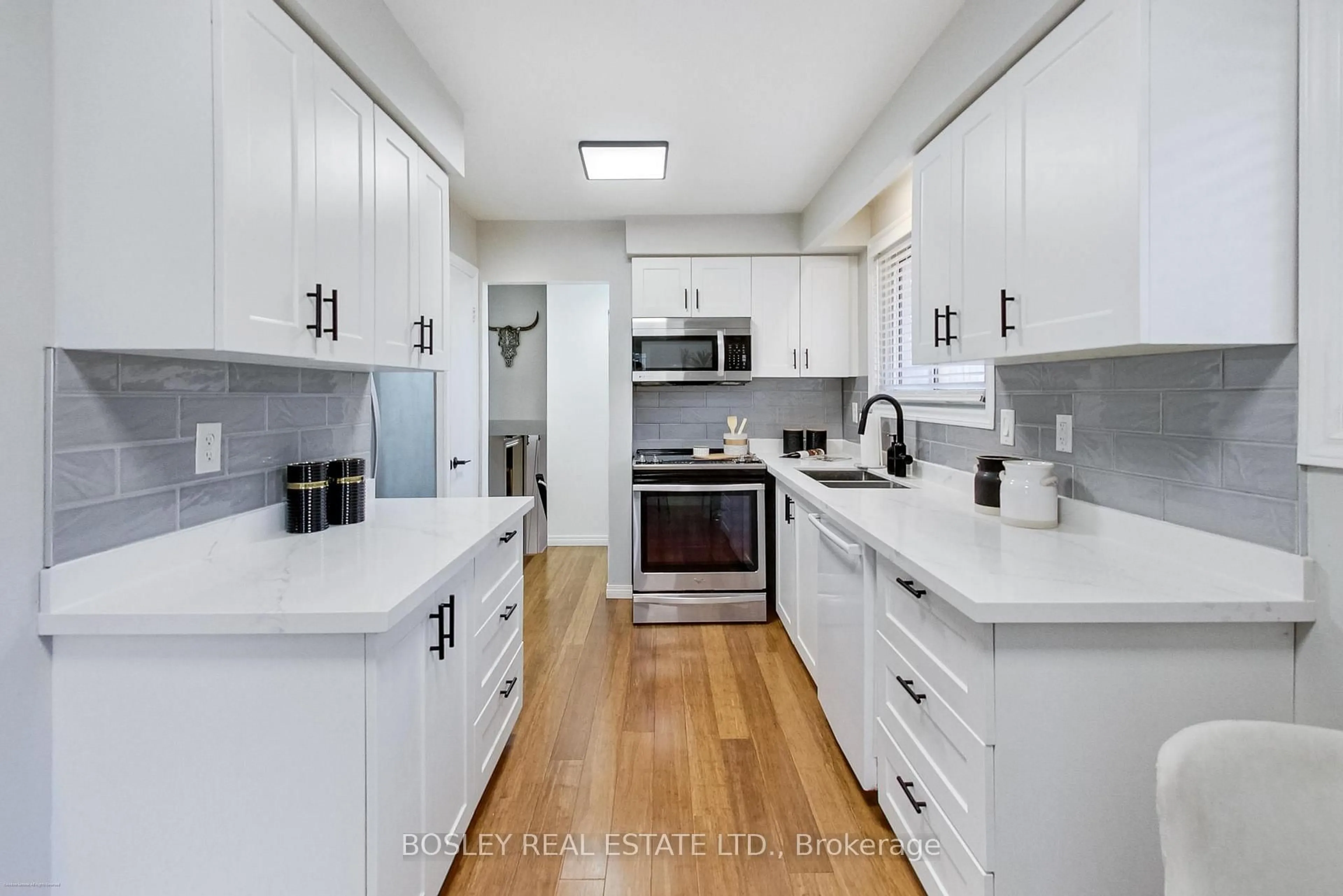 Unknown for 801 Eaglemount Cres, Mississauga Ontario L5C 1H2