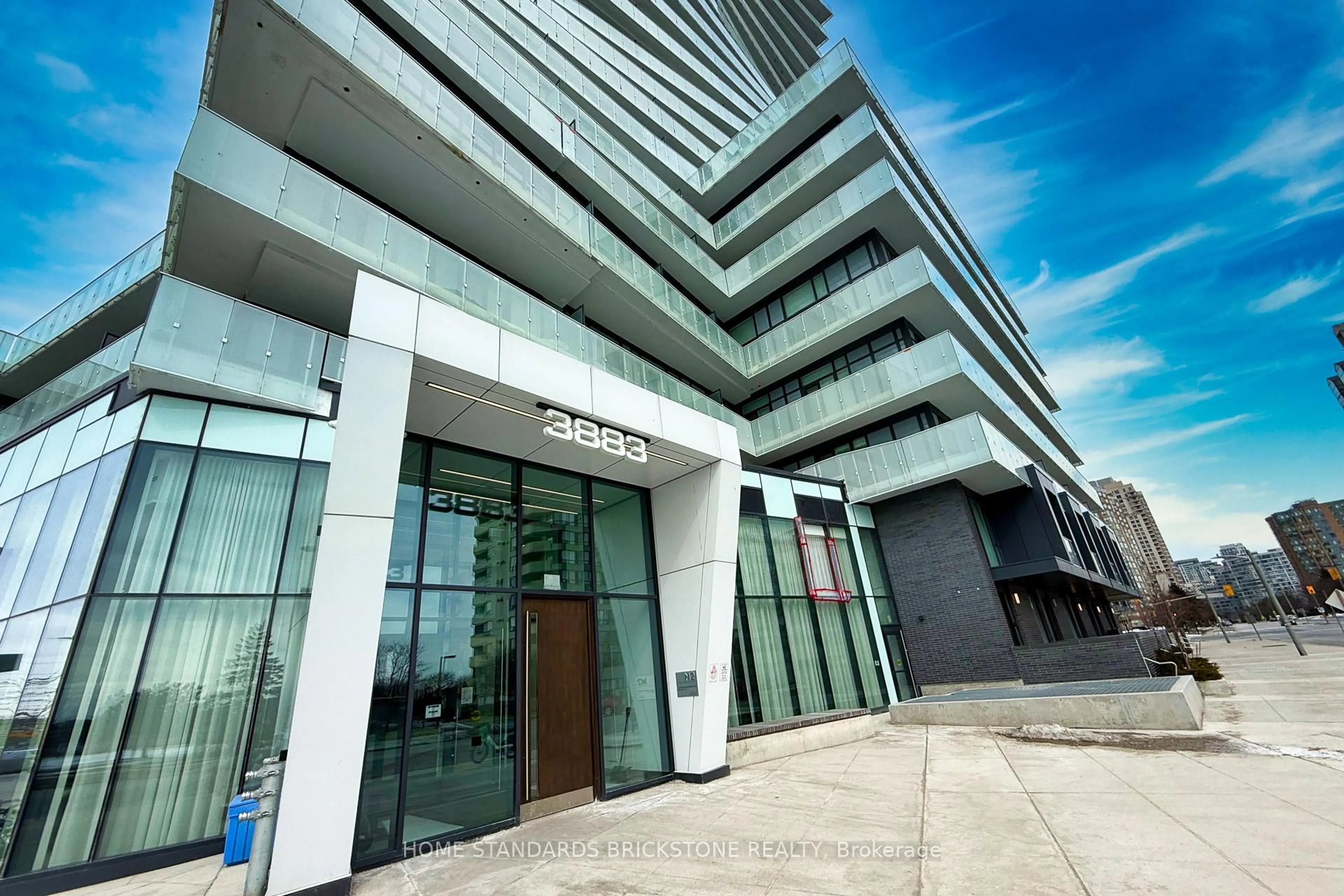 Indoor foyer for 3883 Quartz Rd #621, Mississauga Ontario L5B 0M4