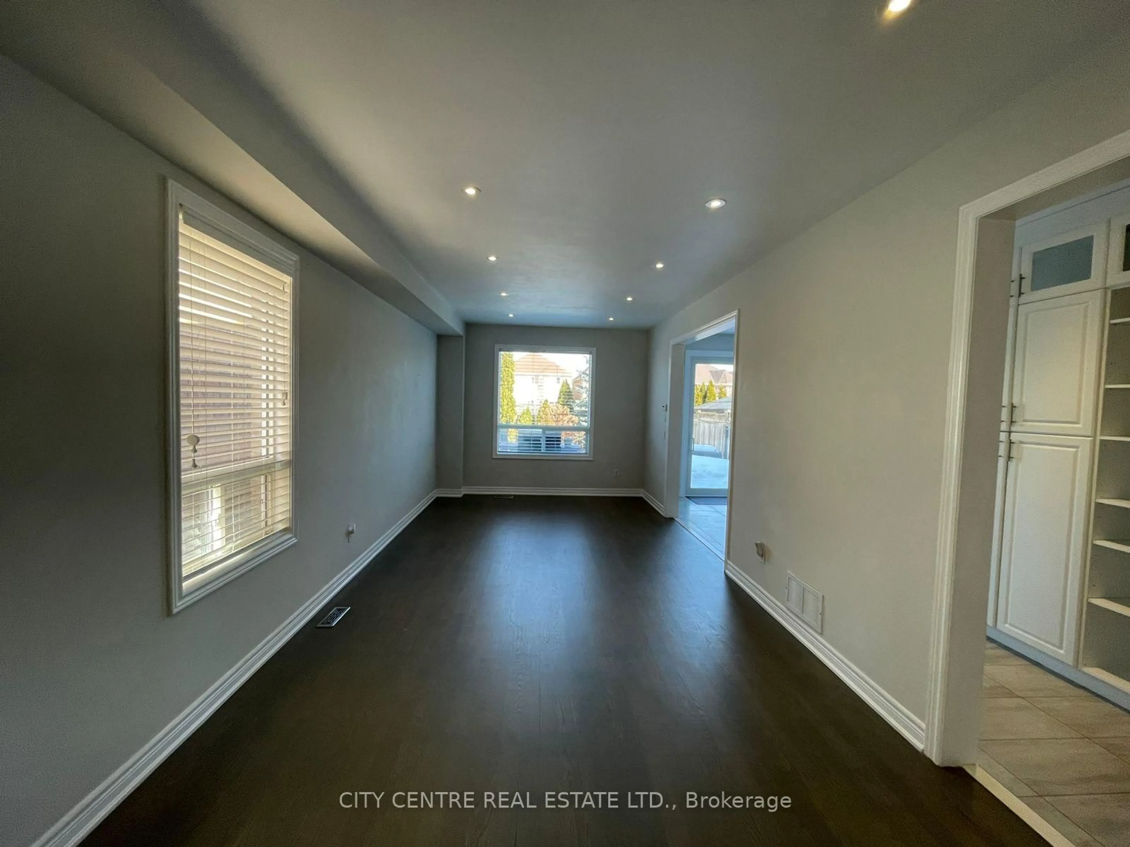 A pic of a room for 4777 Glasshill Grve, Mississauga Ontario L5M 7R6