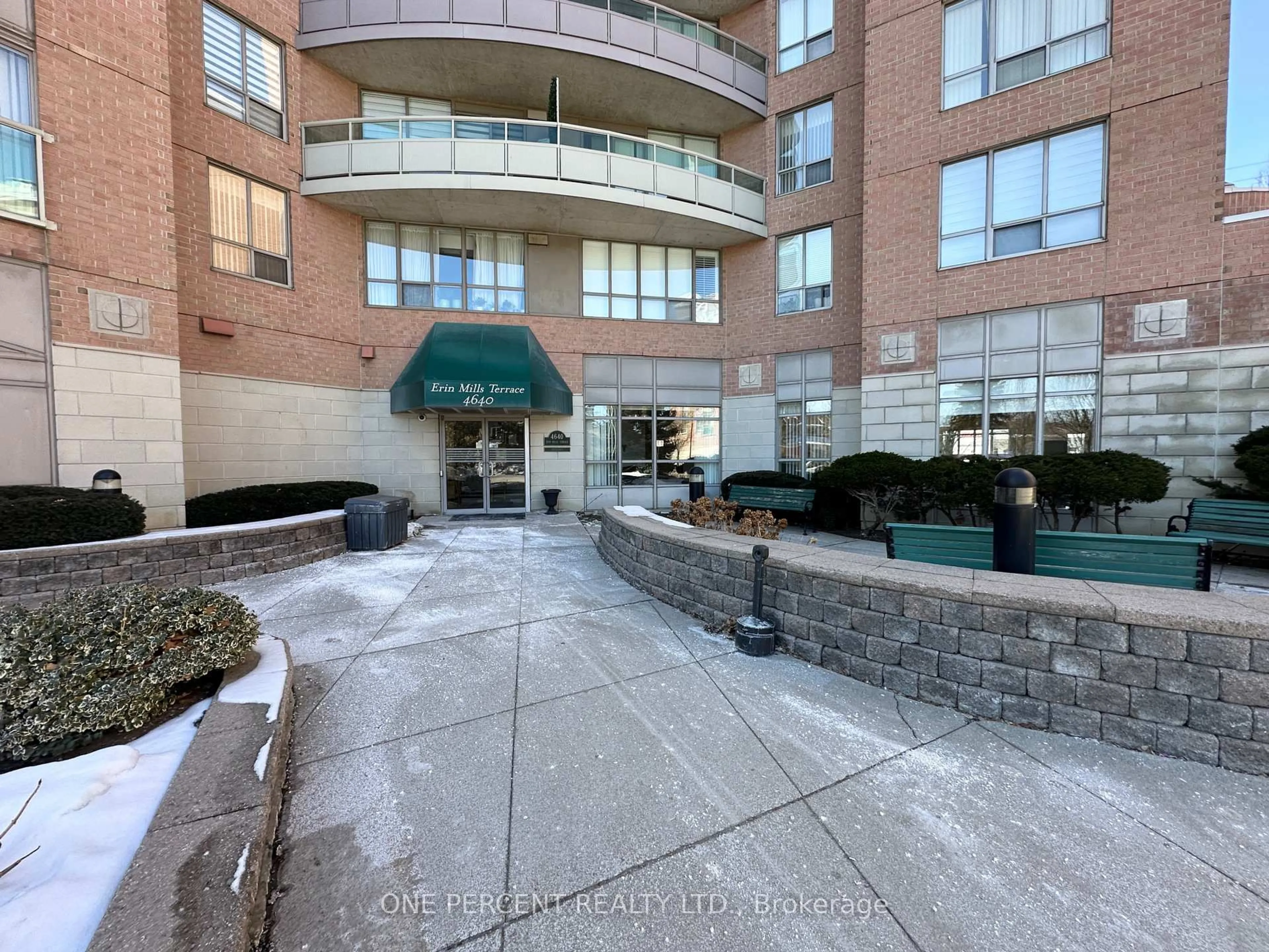 Indoor foyer for 4640 Kimbermount Ave #103, Mississauga Ontario L5M 5W6