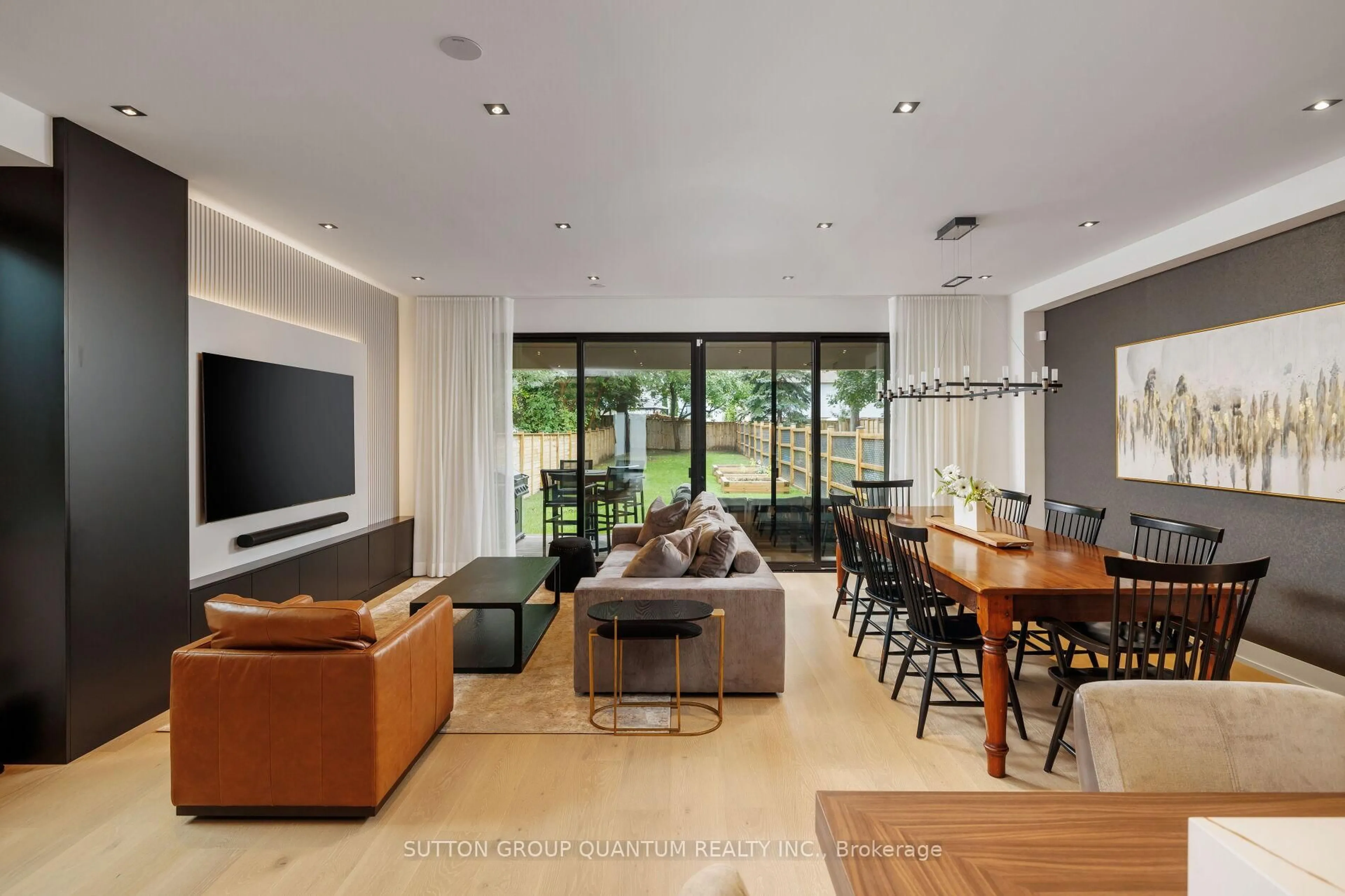 Living room with furniture, unknown for 20A Broadview Ave, Mississauga Ontario L5H 2S9